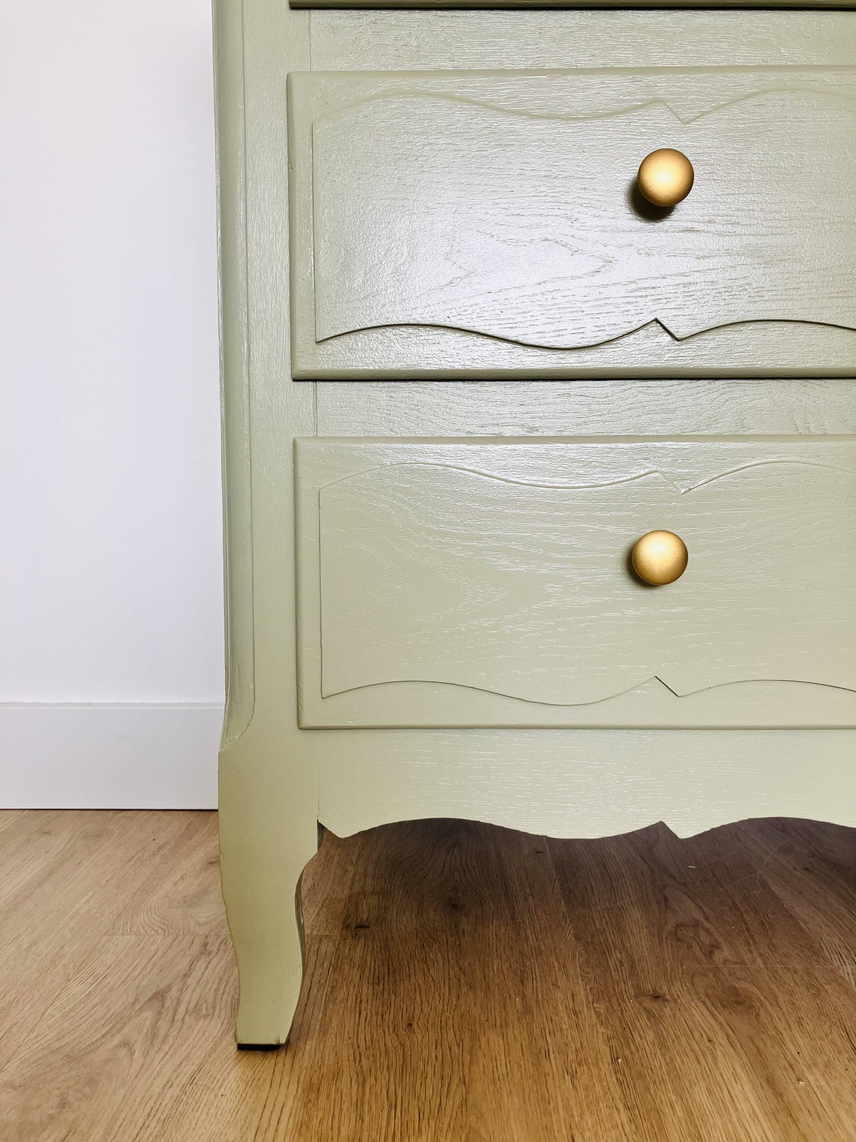 Antique chest of drawers