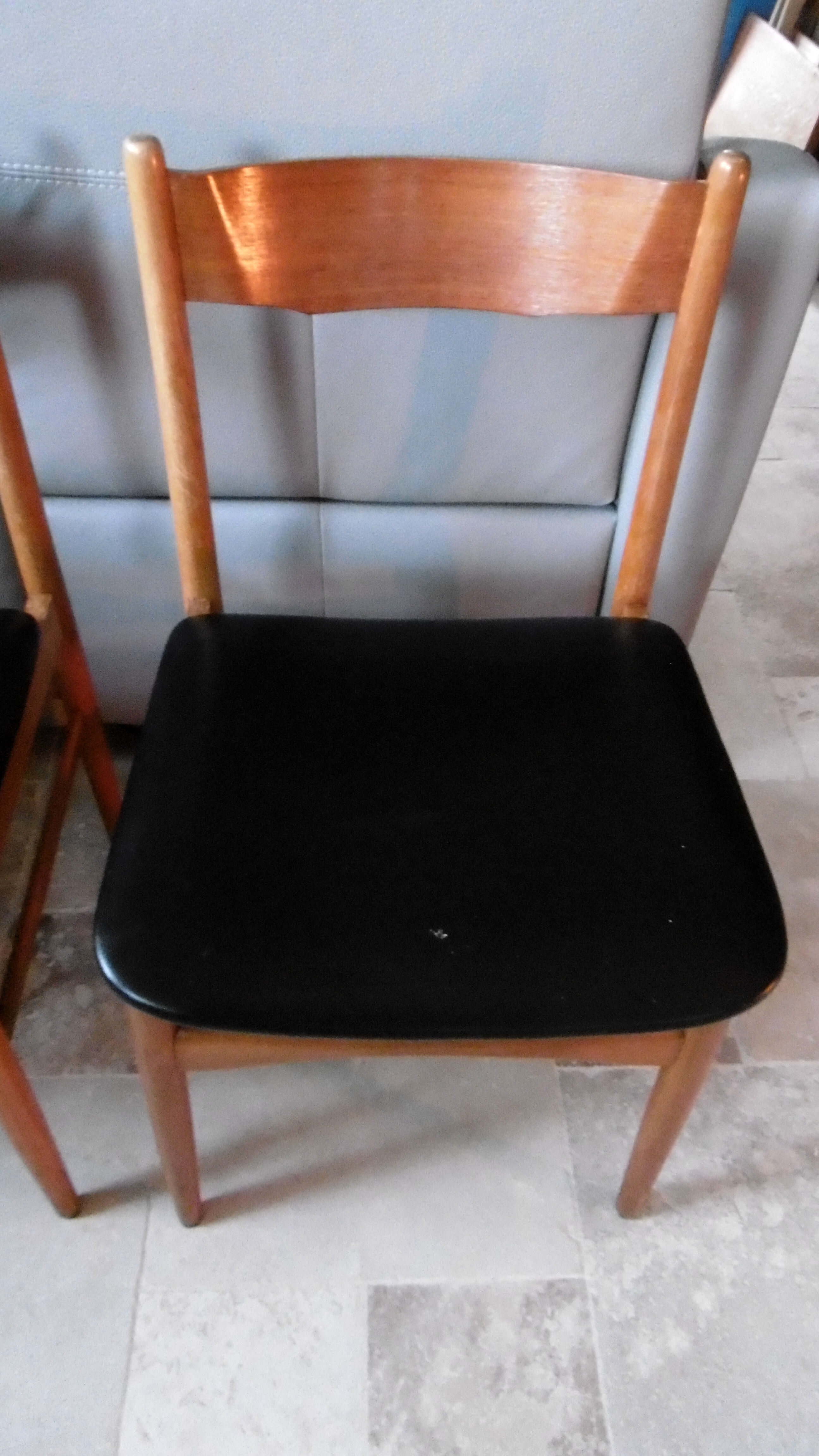 Table avec deux allonges et ses 6 chaises scandinave en teck des années 1970