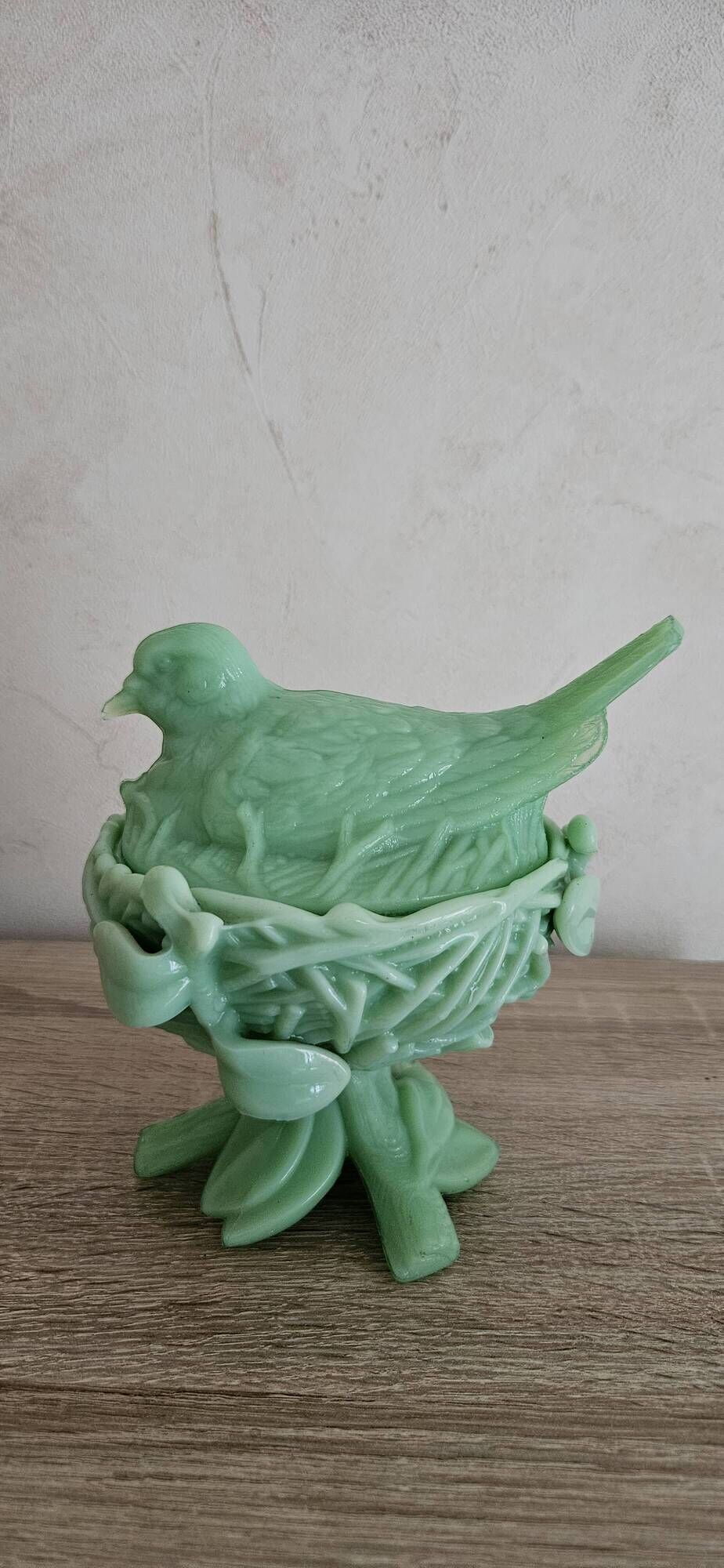 Rare bonbonnière "oiseau sur son nid" en opaline