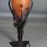 Daum, lampe de table art-déco fer forgé tulipe verre signée sb