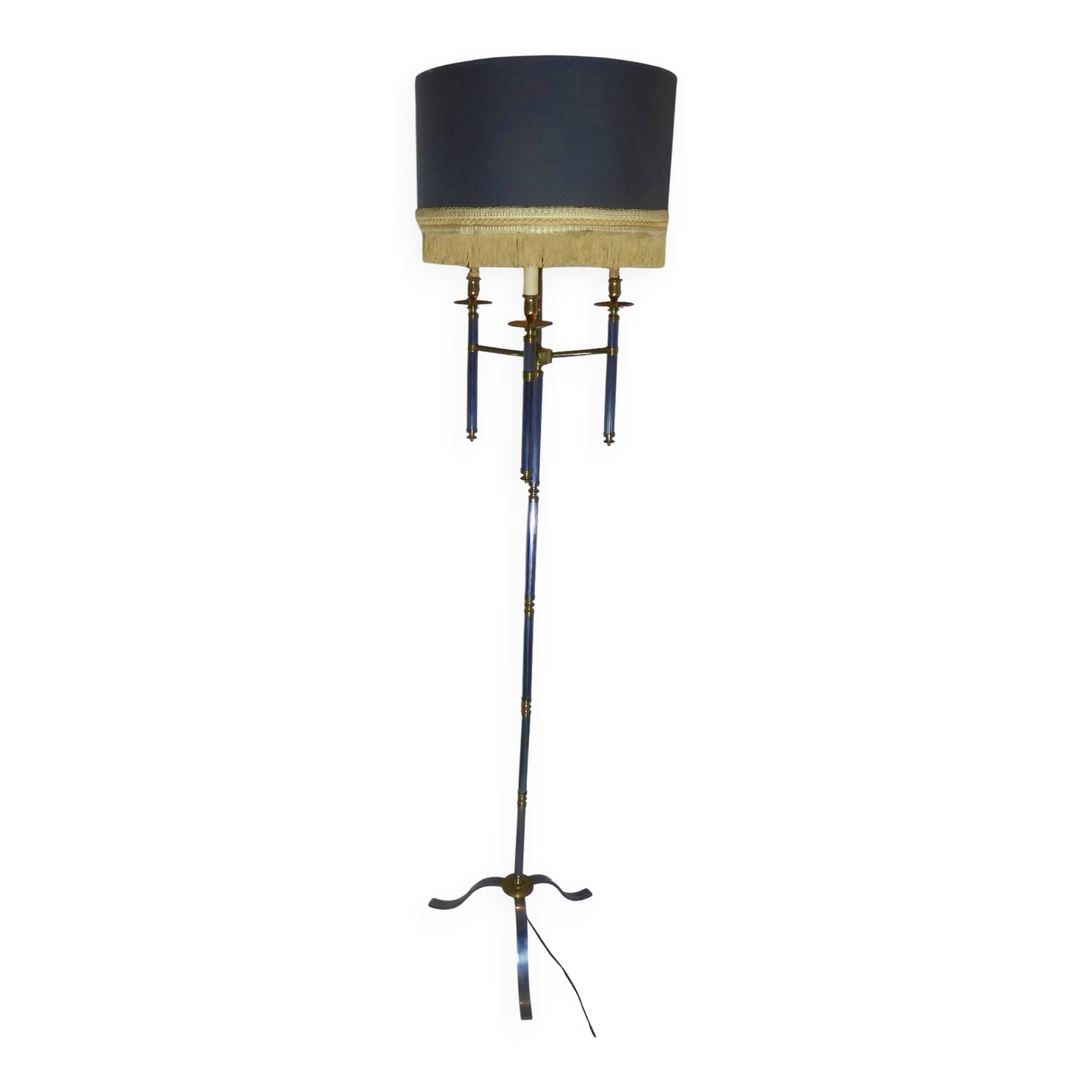 Vintage floor lamp with a classic spirit.
