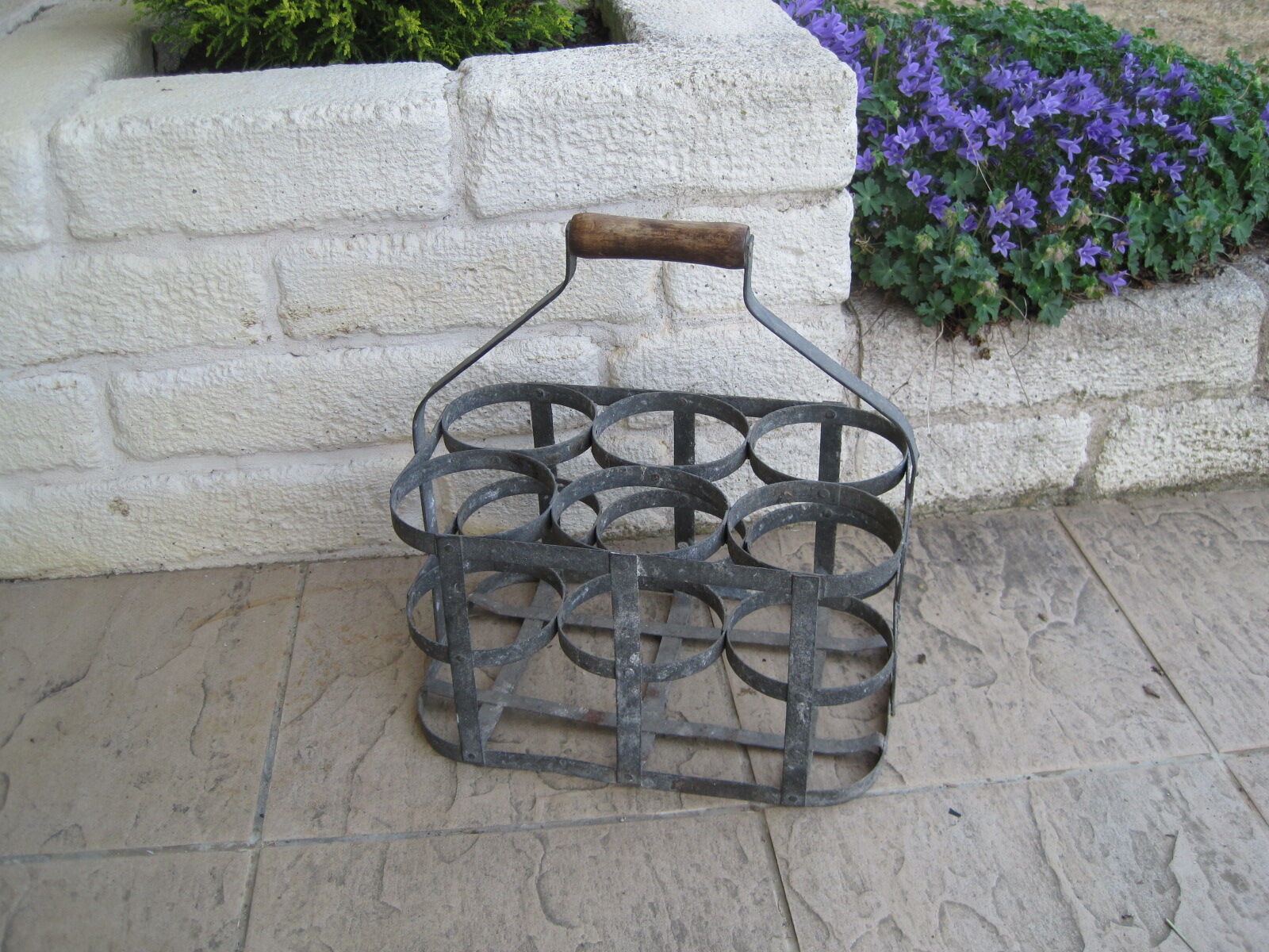 Zinc bottle holder and 6-compartment wooden handle