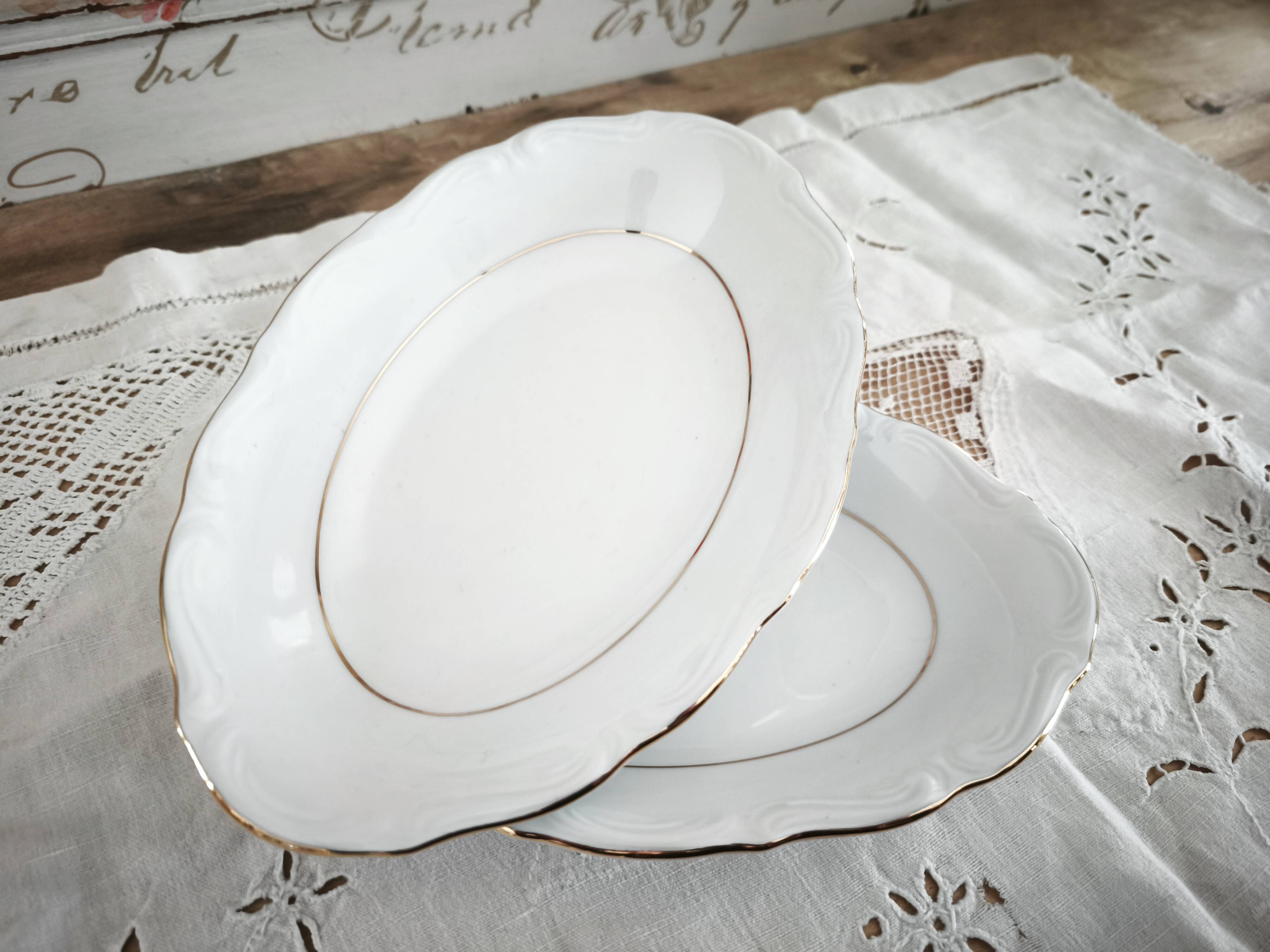 2 porcelain dishes Manufacture double gold line hand-painted