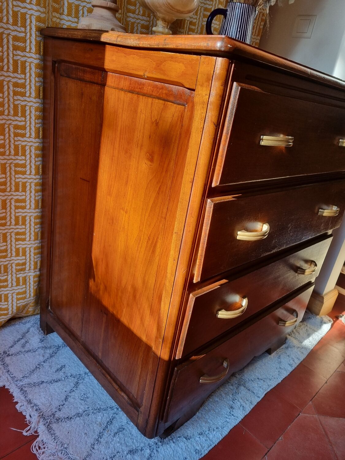 Art deco chest of drawers feet whiskers patinated