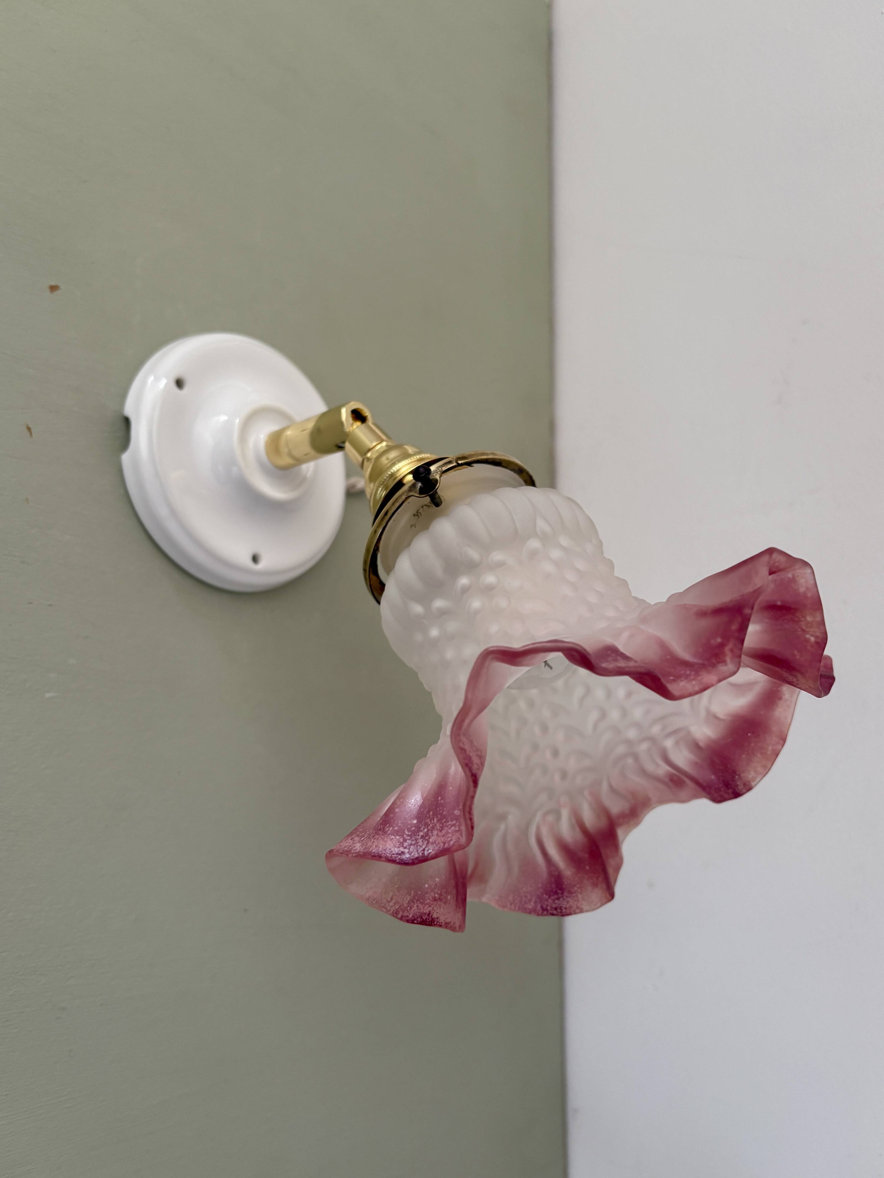 Vintage tulip wall lamp in white and pink frosted glass