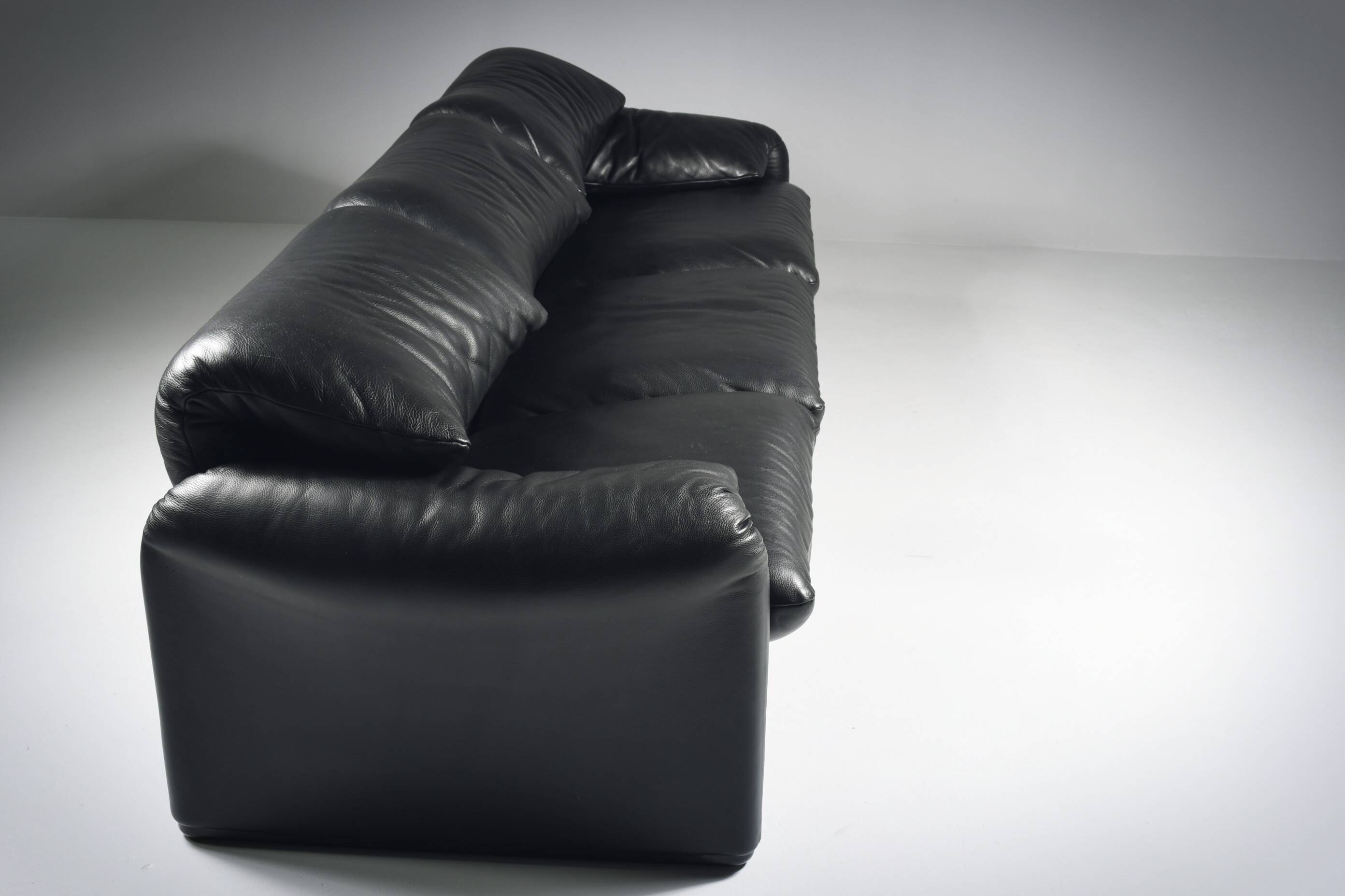 Sofa by Vico Magistretti "Maralunga" for Cassina 1973
