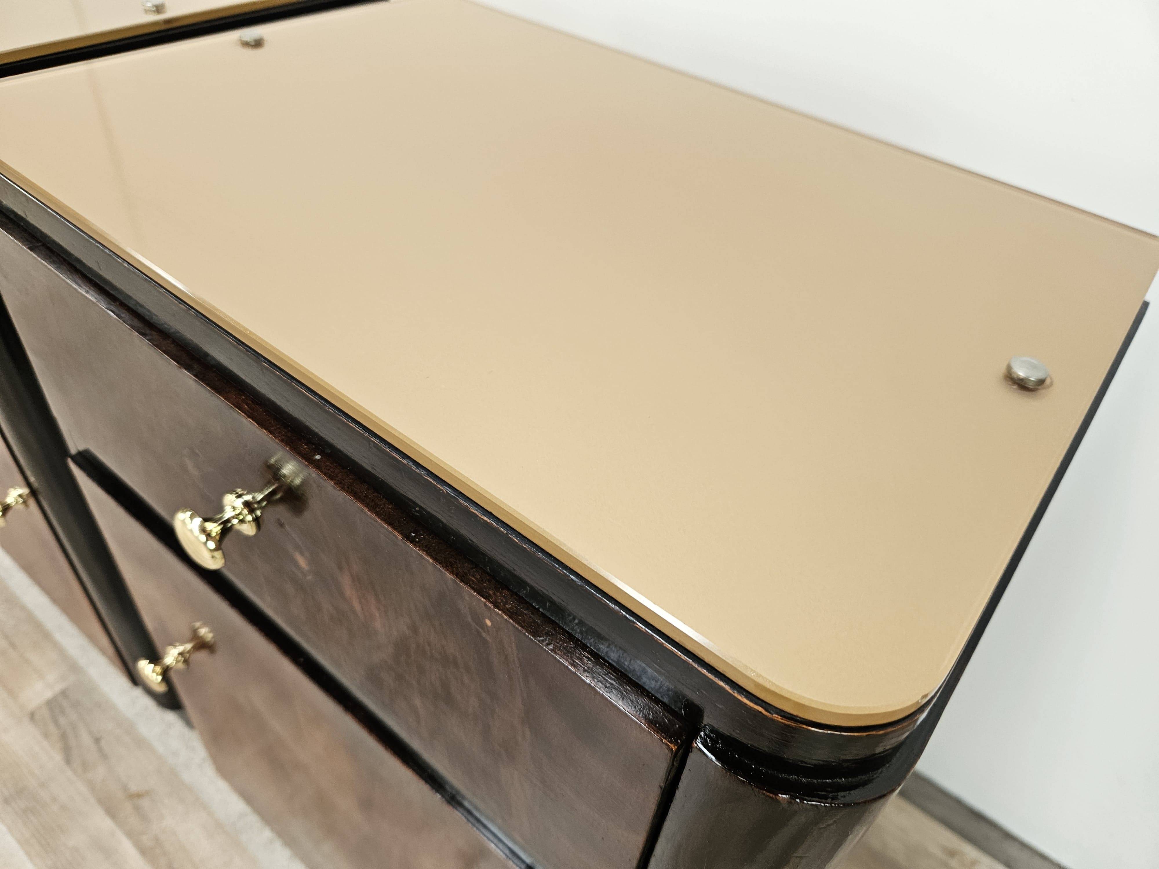 Art Decò bedside tables in walnut burl with pink glass top