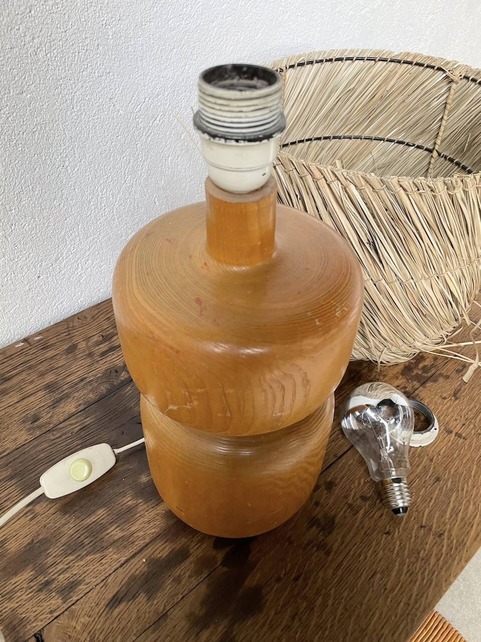 Lampe années 50 bois et paille