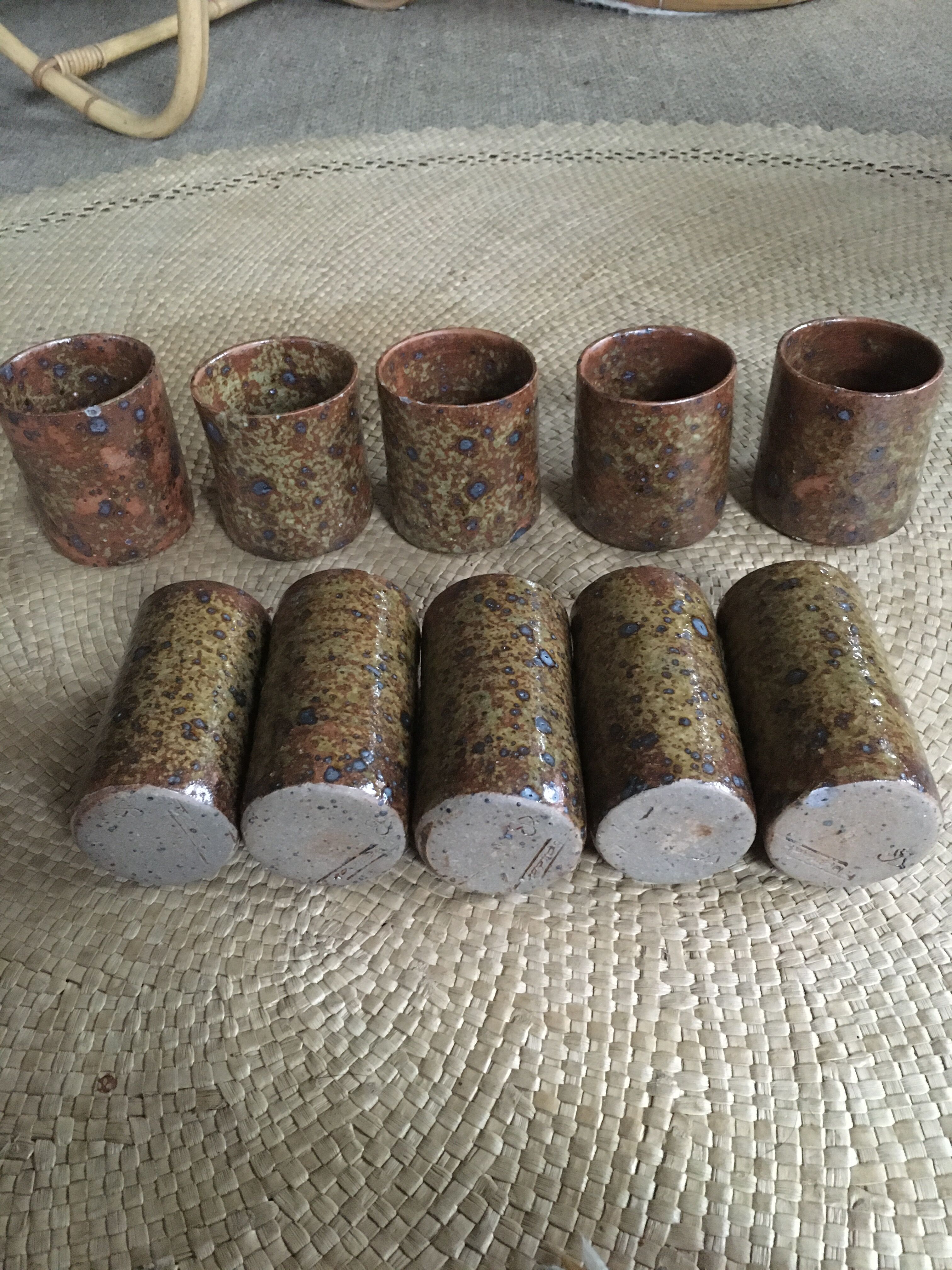Lot de  10 tasses en grès