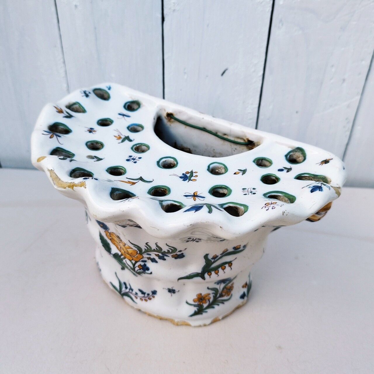 Porcelain flower pic wall