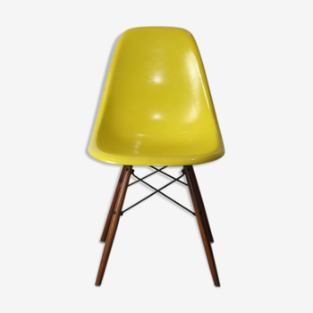 Chaise DSW jaune Eames pour Herman Miller vintage