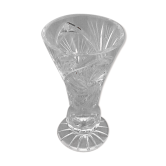 Années 1970 vase cornet sur piédouche cristal taillé et ciselé