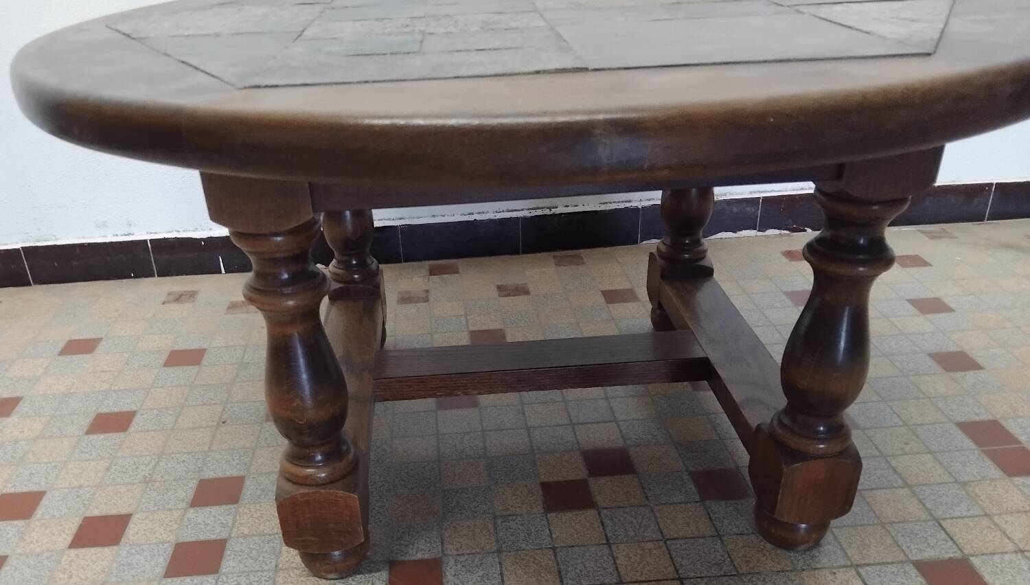Round coffee table in oak and vintage stones