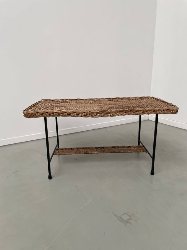 Table basse osier tressé et métal 1960