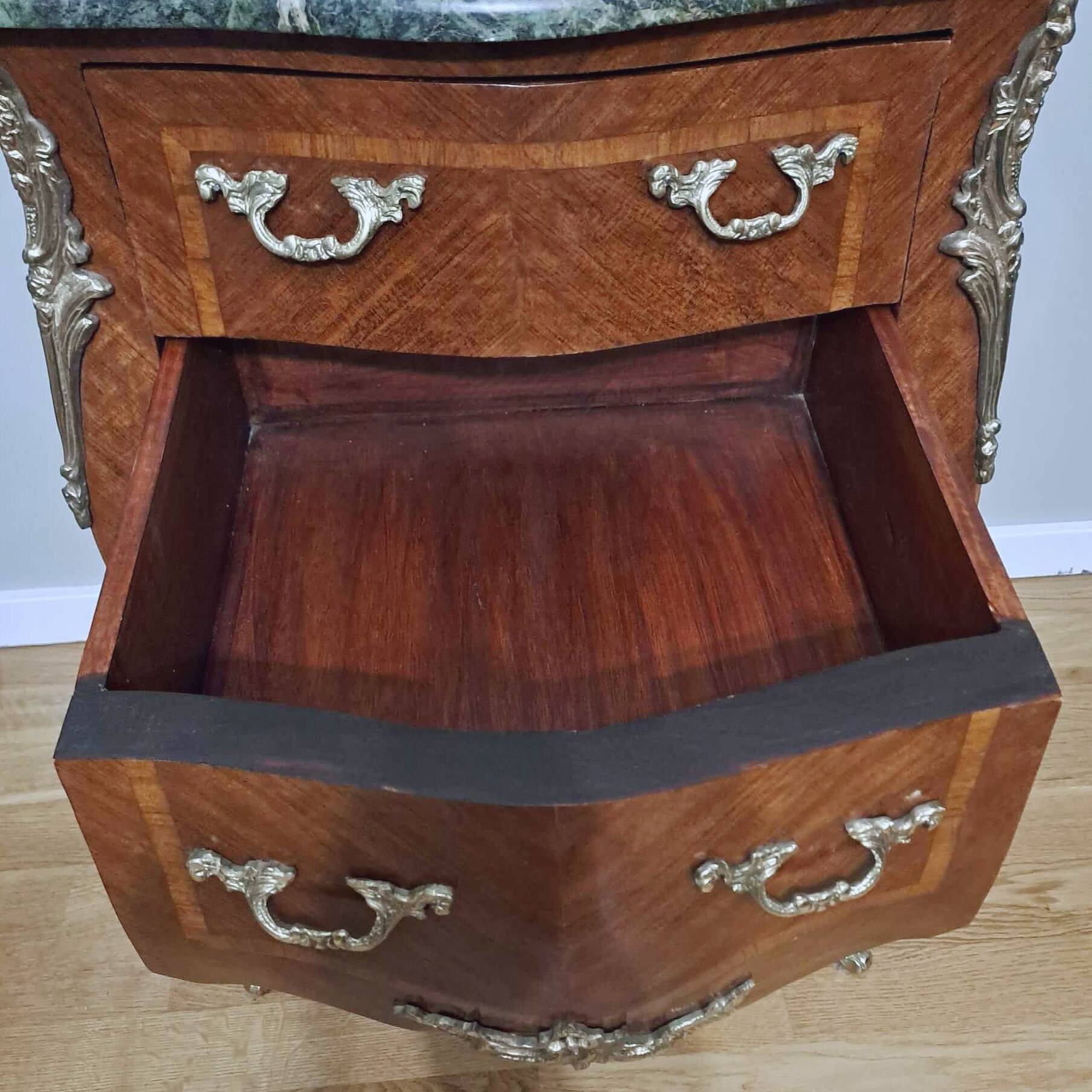 Marquetry chest of drawers