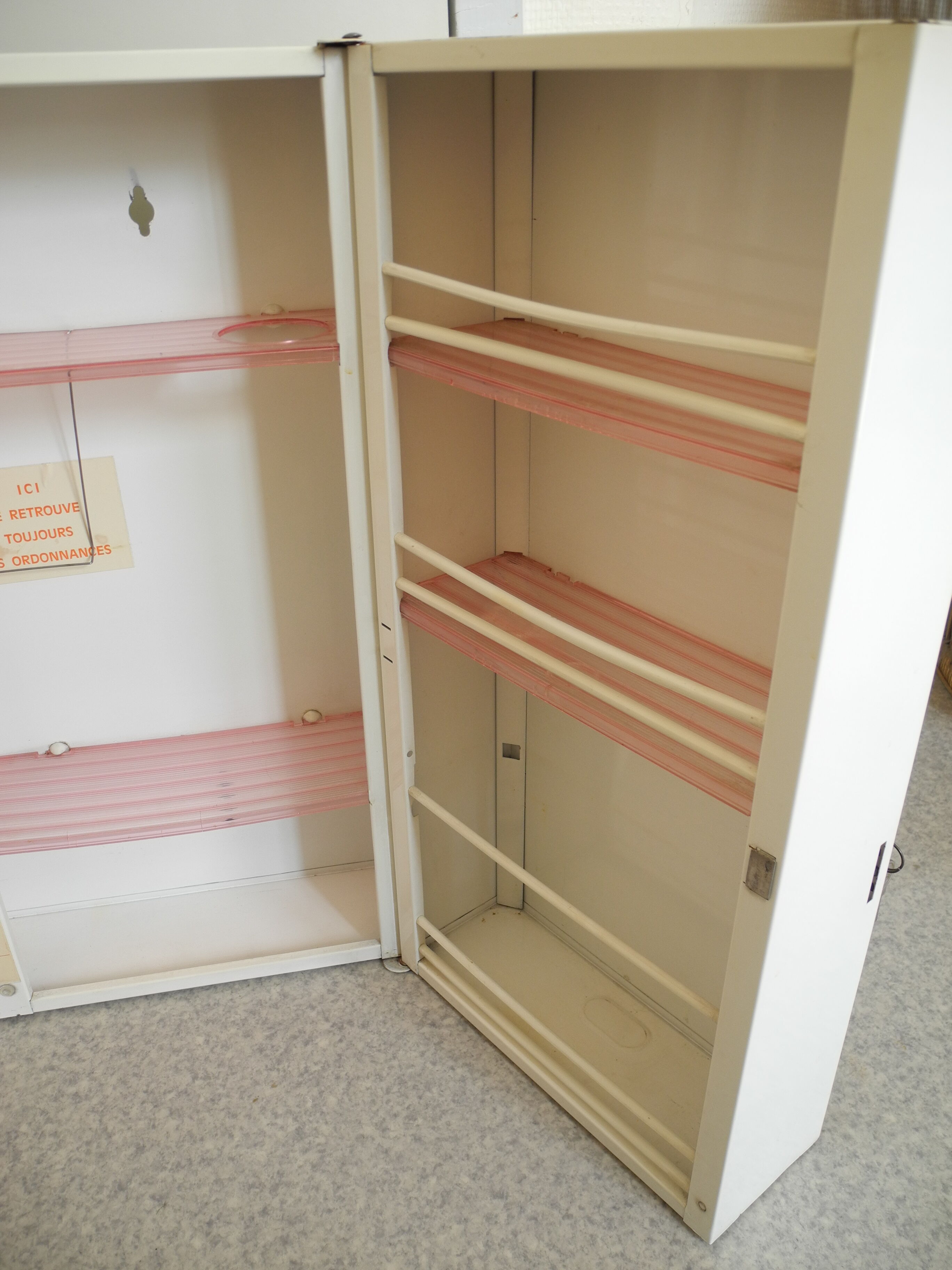 Old medicine cabinet rossignol vintage deco 70s