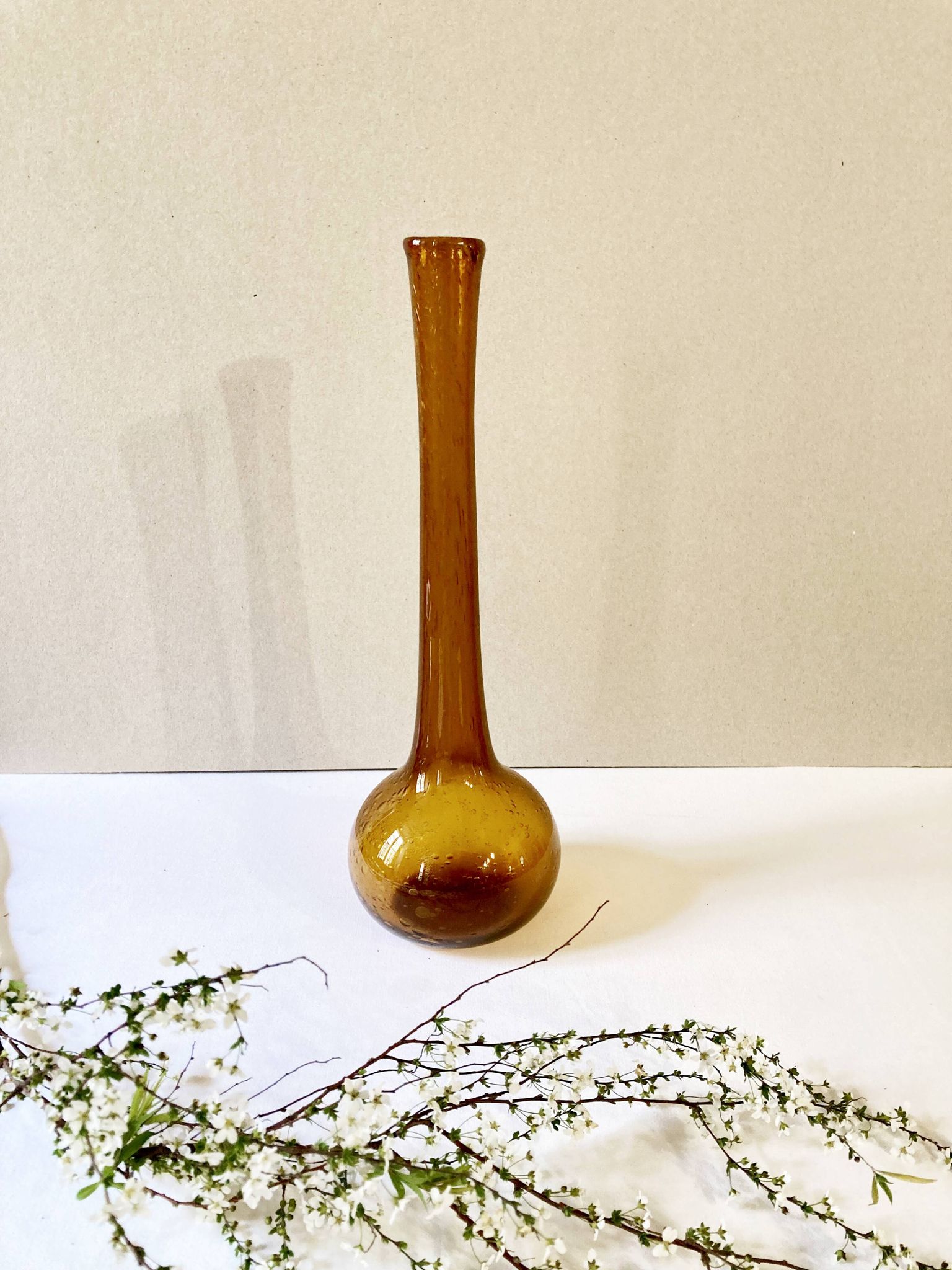 Vase soliflore en verre bullé de Biot, années 1950