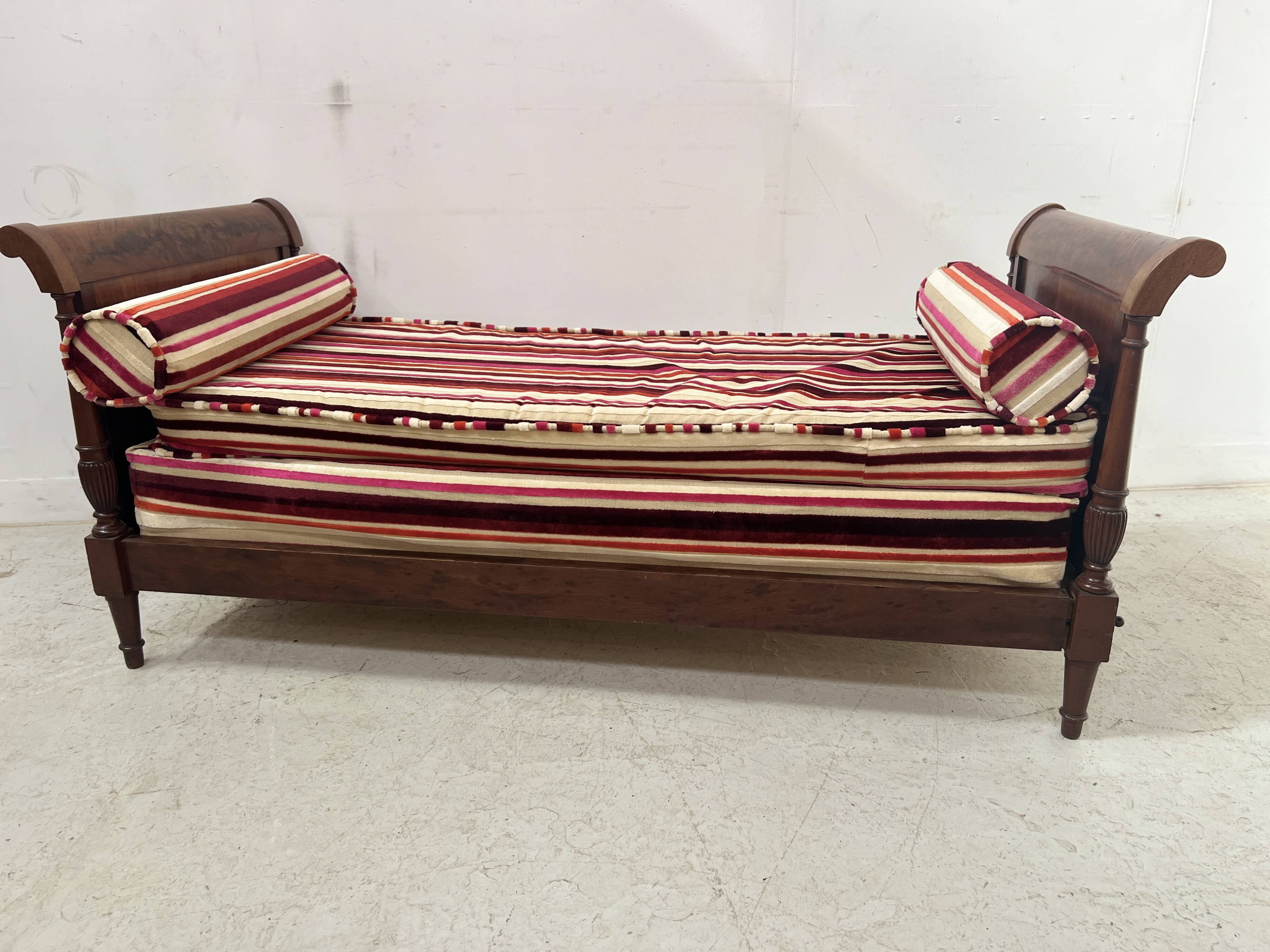 Louis XVI style mahogany daybed, 19th century