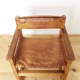 Chaise avec accoudoirs en pin massif et cuir de selle de Biosca