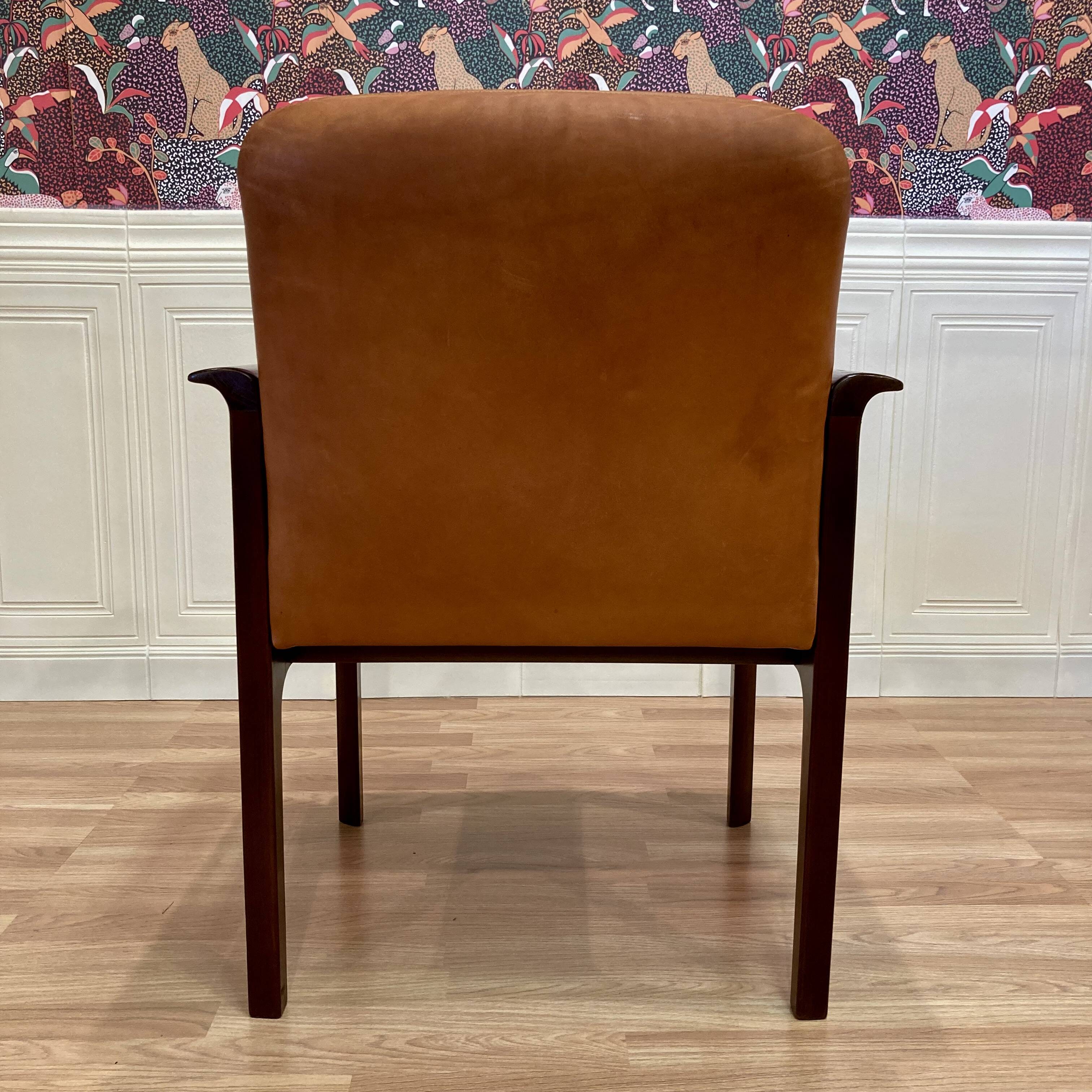 Fauteuil cuir "design 1960".