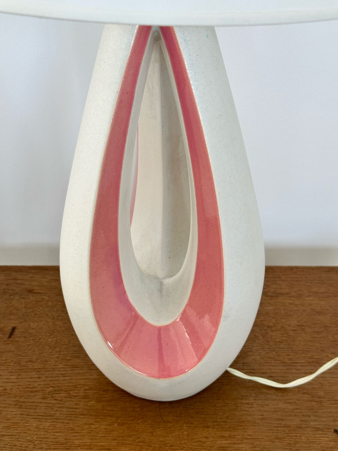 Organic design lamp in white and pink ceramic circa 1950