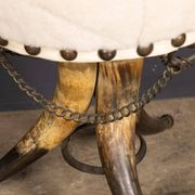Tabouret en corne de vache victorien du 19e siècle vers 1890