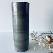 Vase tubulaire en céramique signé