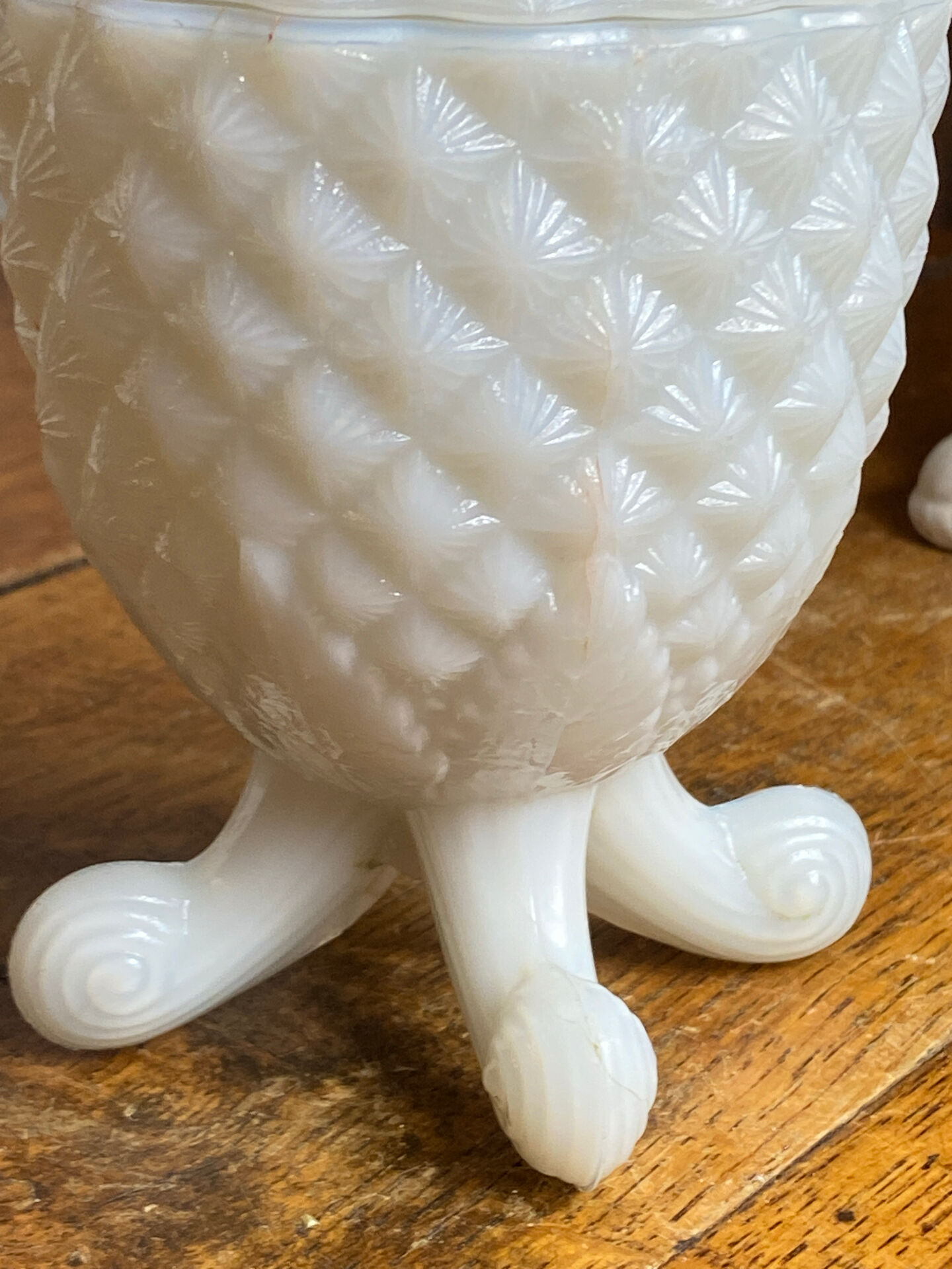 Pineapple bonbonnière in white opaline