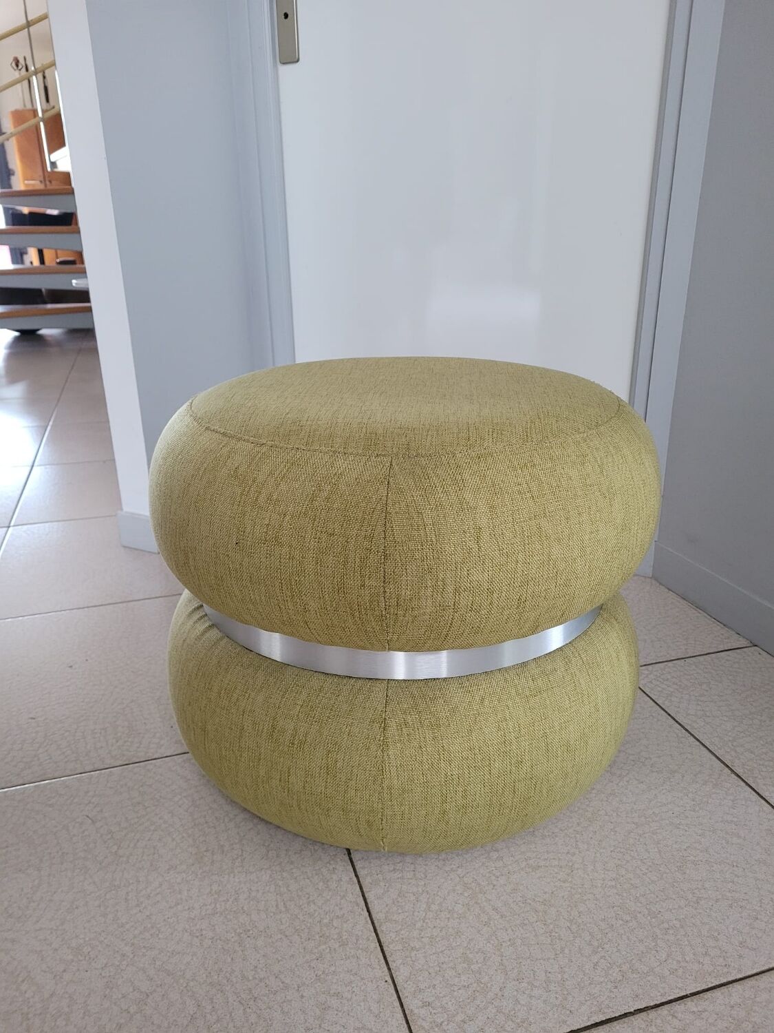 Vintage round pouf