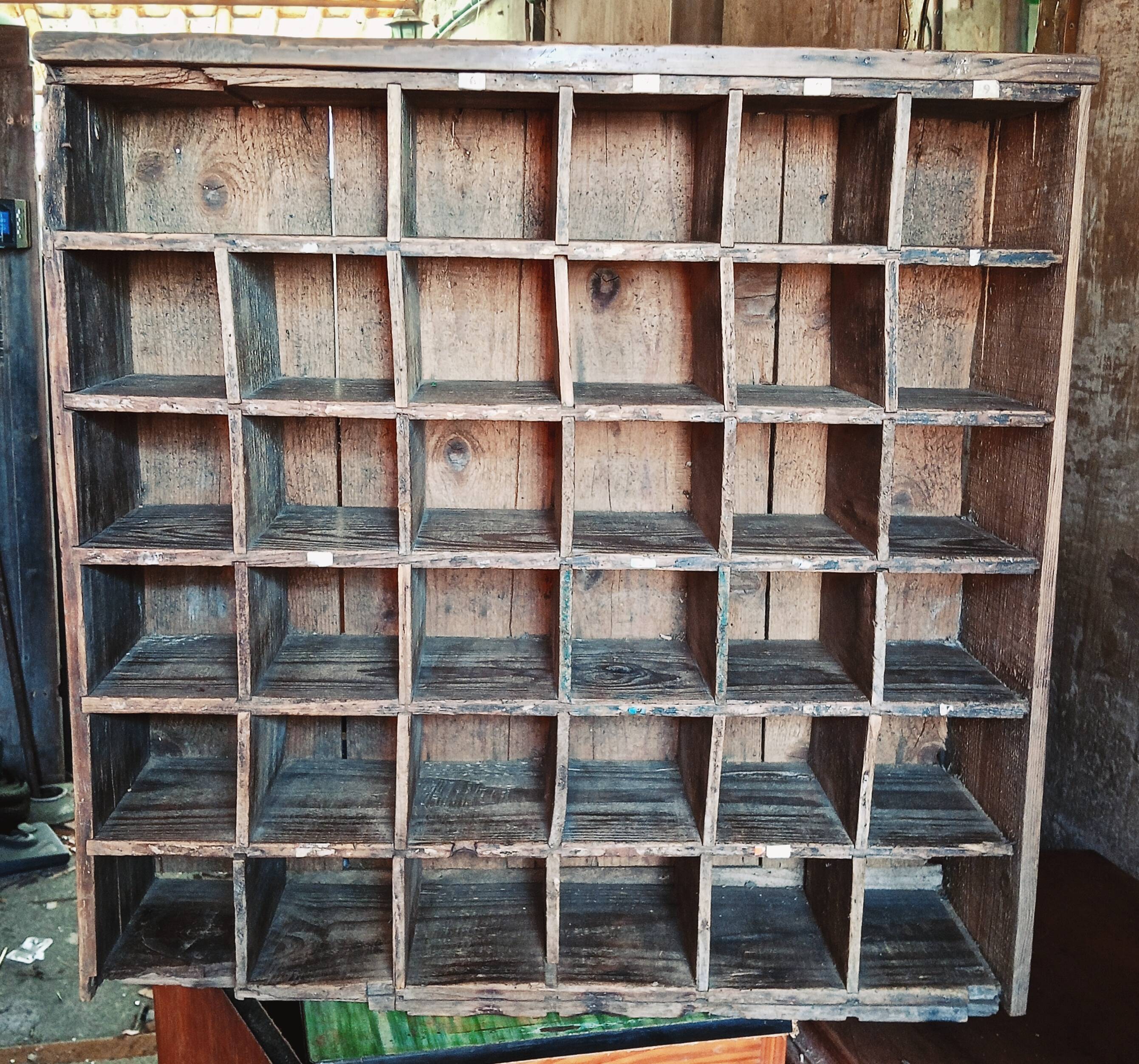 Workshop furniture with compartments