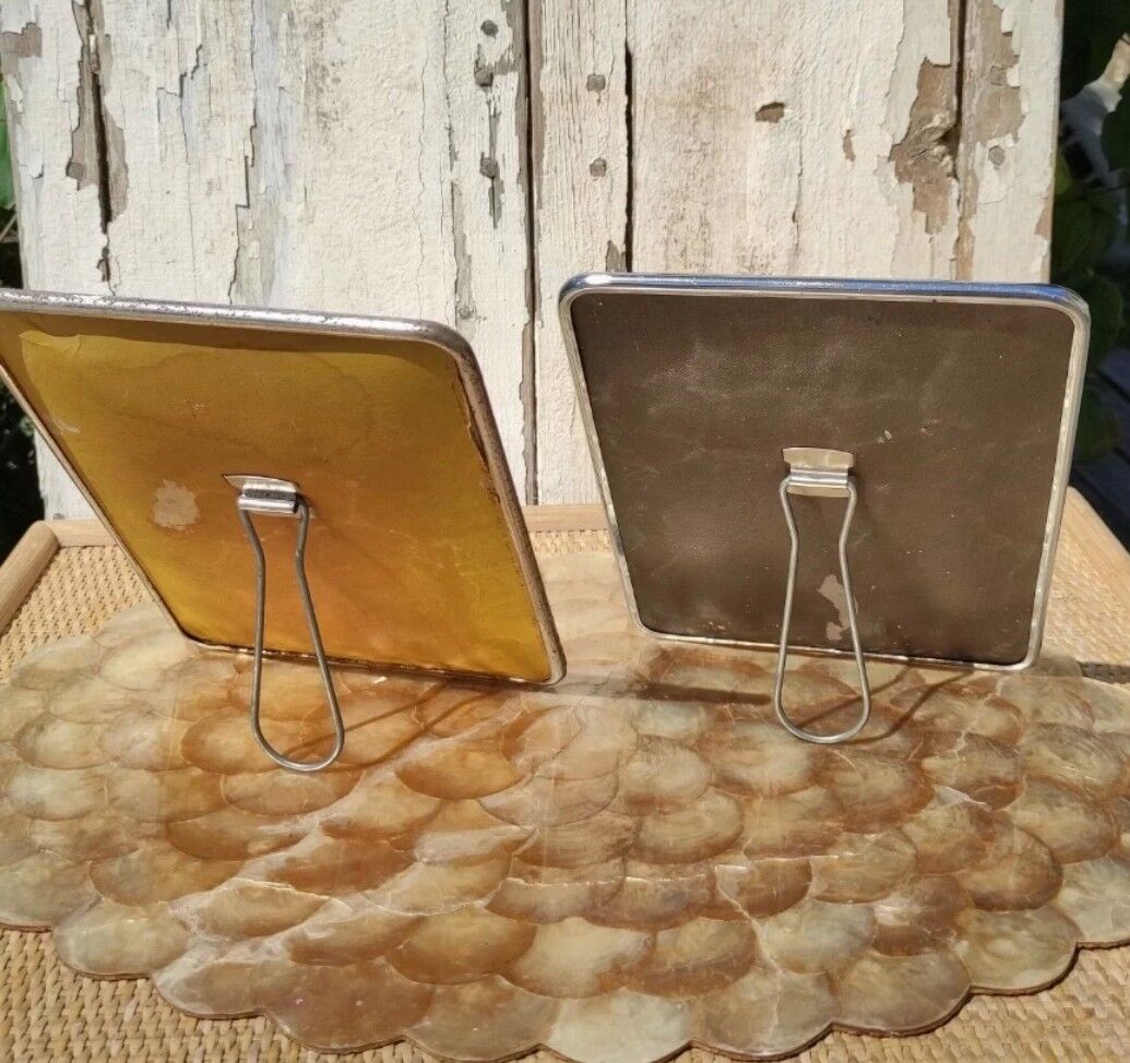 Duo of barber mirrors to pose