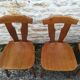 Chaises de bistrot dépareillées