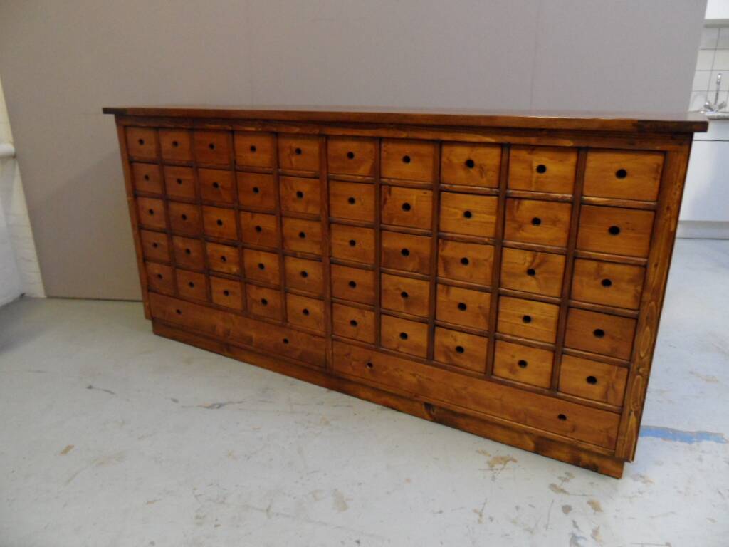 Meuble d'apothicaire vintage avec 52 tiroirs