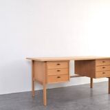 Bureau en chêne du milieu du siècle par Svend Åge Madsen pour Sigurd Hansen, années 1960.