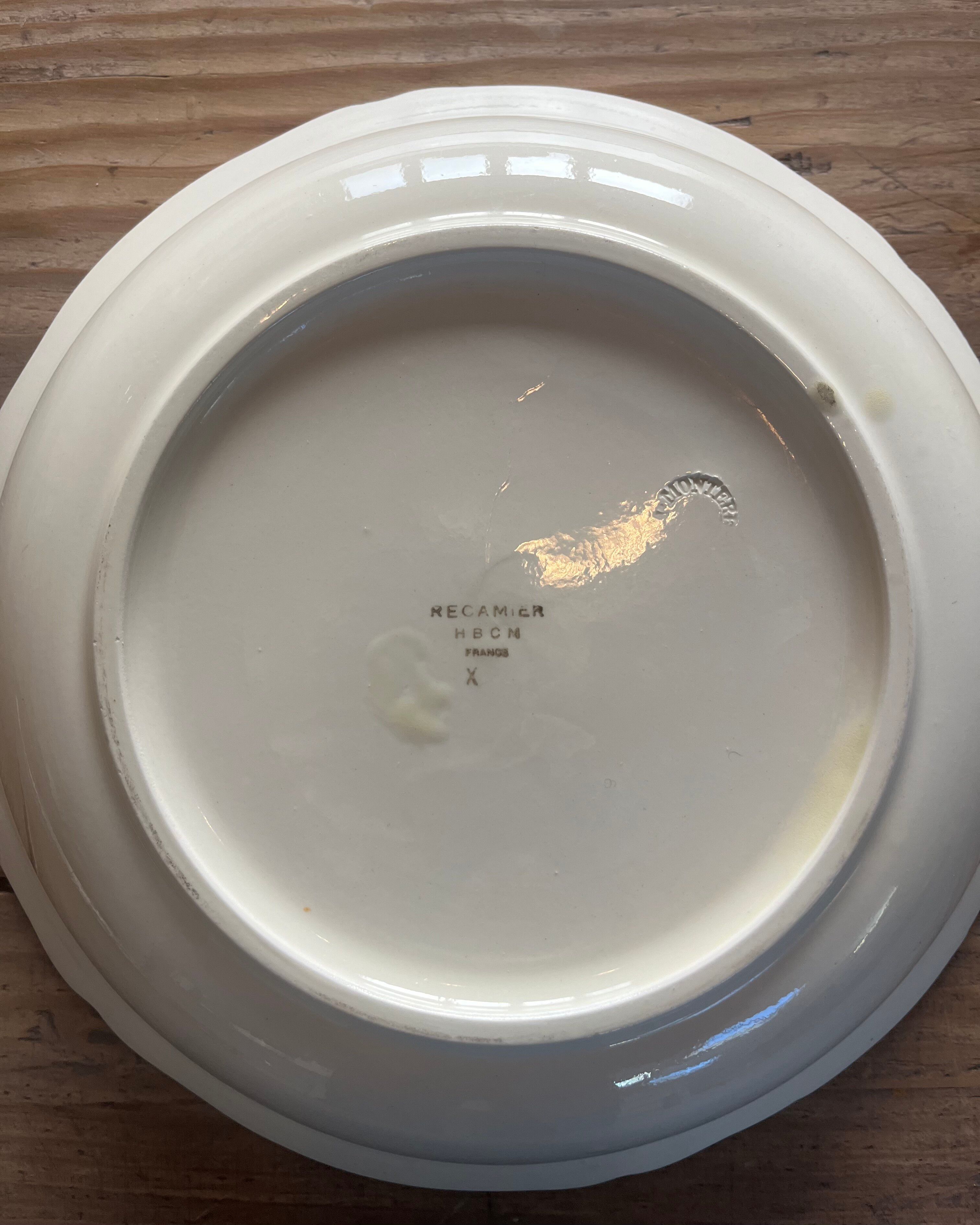 Plat rond creux en terre de fer HBCM