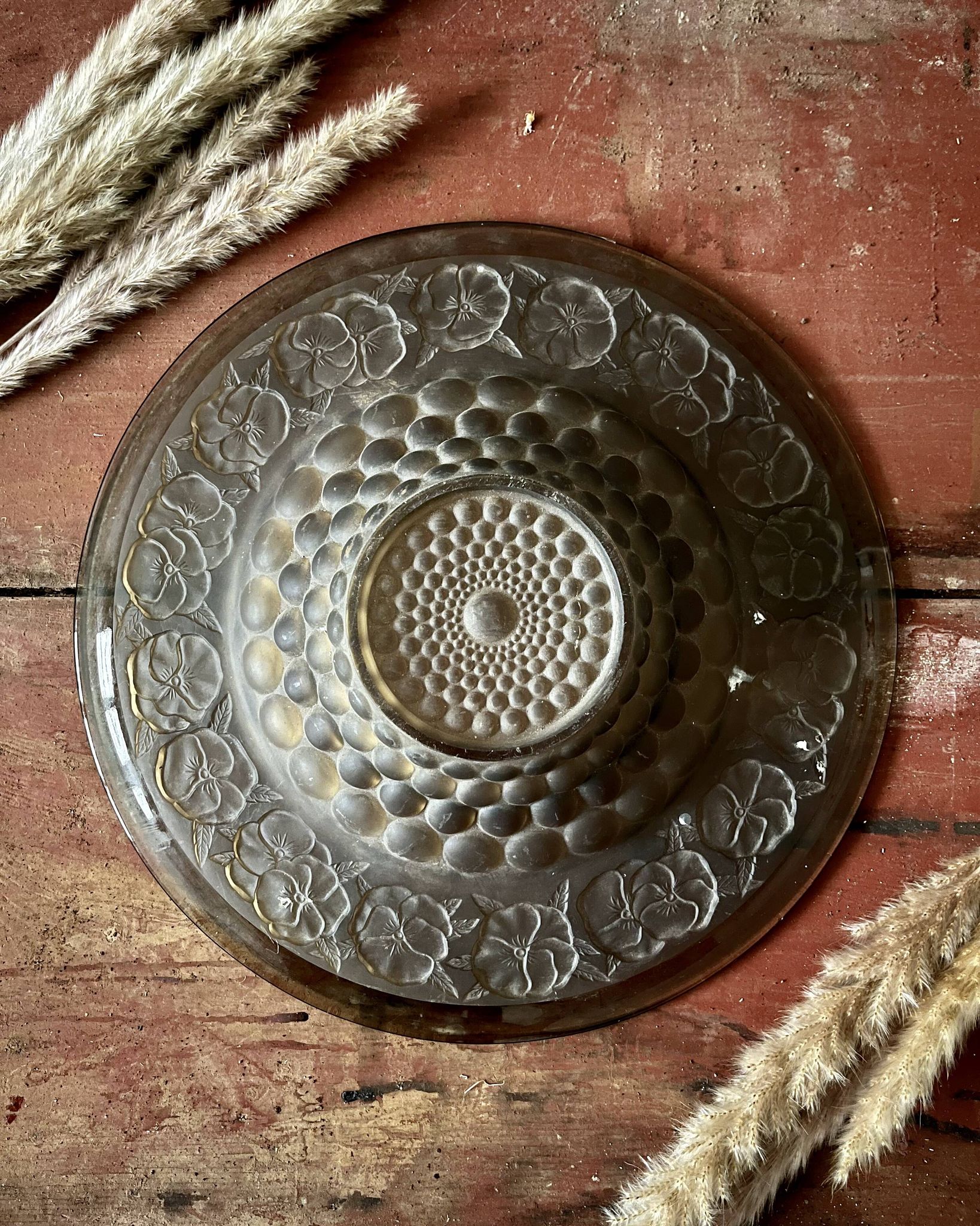Plat Art Déco en verre fumé