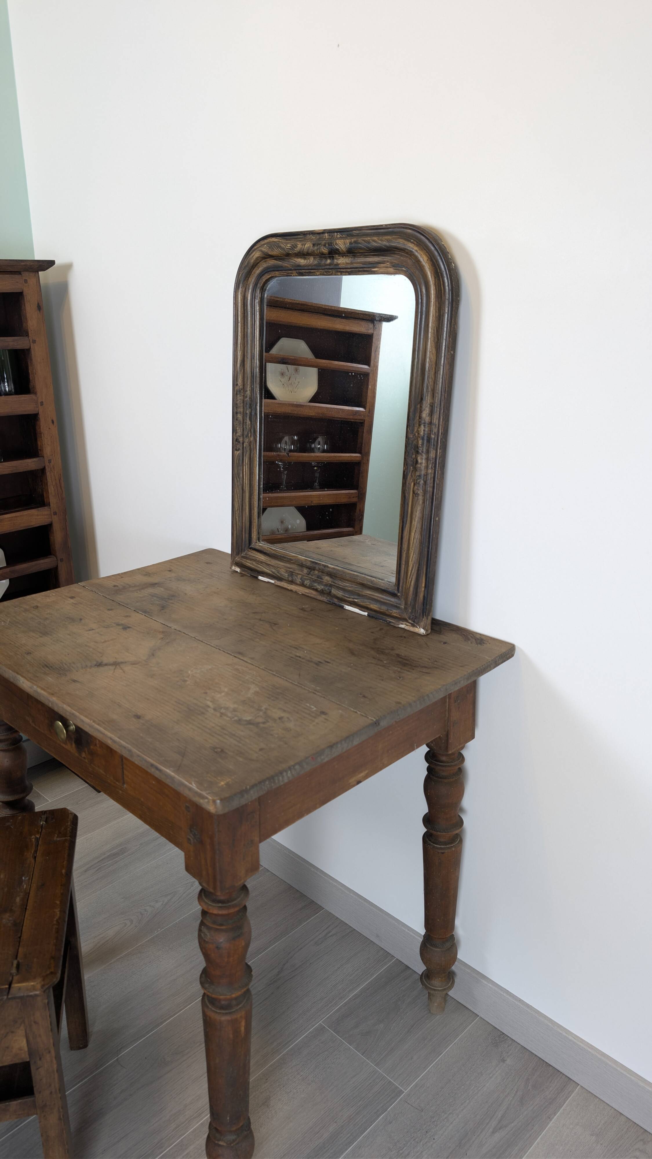 Writing table Napoleon III in solid wood – Authentic charm of the 19th century
