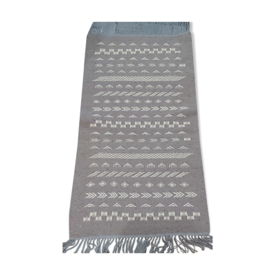 Tapis gris et blanc fait main en pure laine 138x72cm