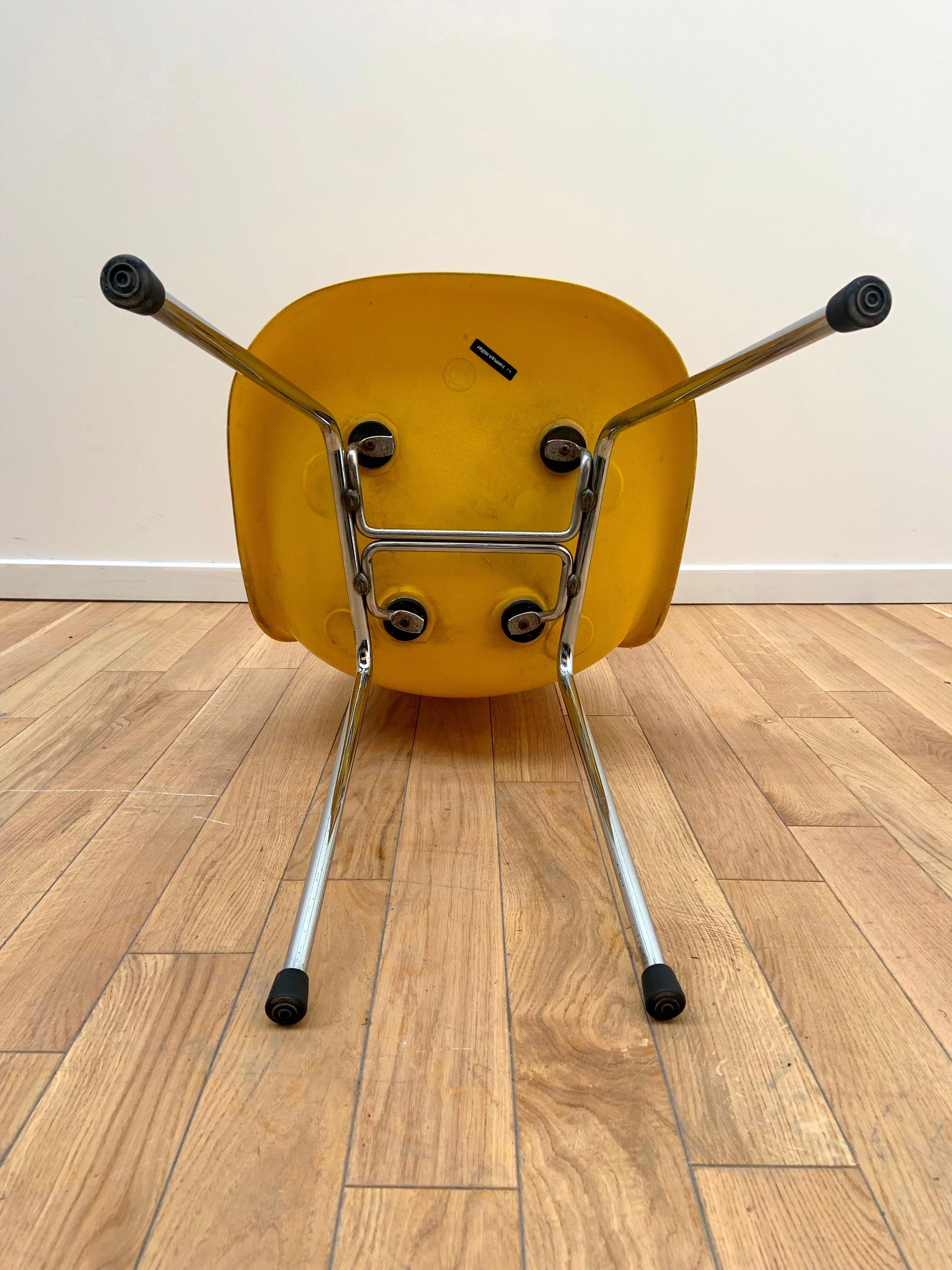 DSX chair by Charles & Ray for Herman Miller by Mobilier International