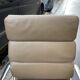 Fauteuil Charles et Ray Eames ea 219 édition Vitra cuir taupe