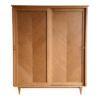 Wardrobe with pretty splayed legs.