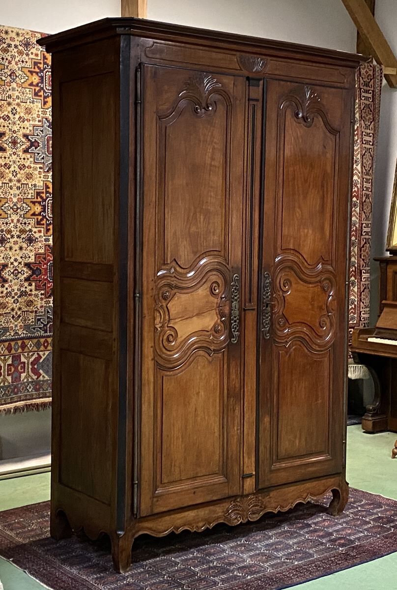 Louis XV walnut cabinet - 18th century