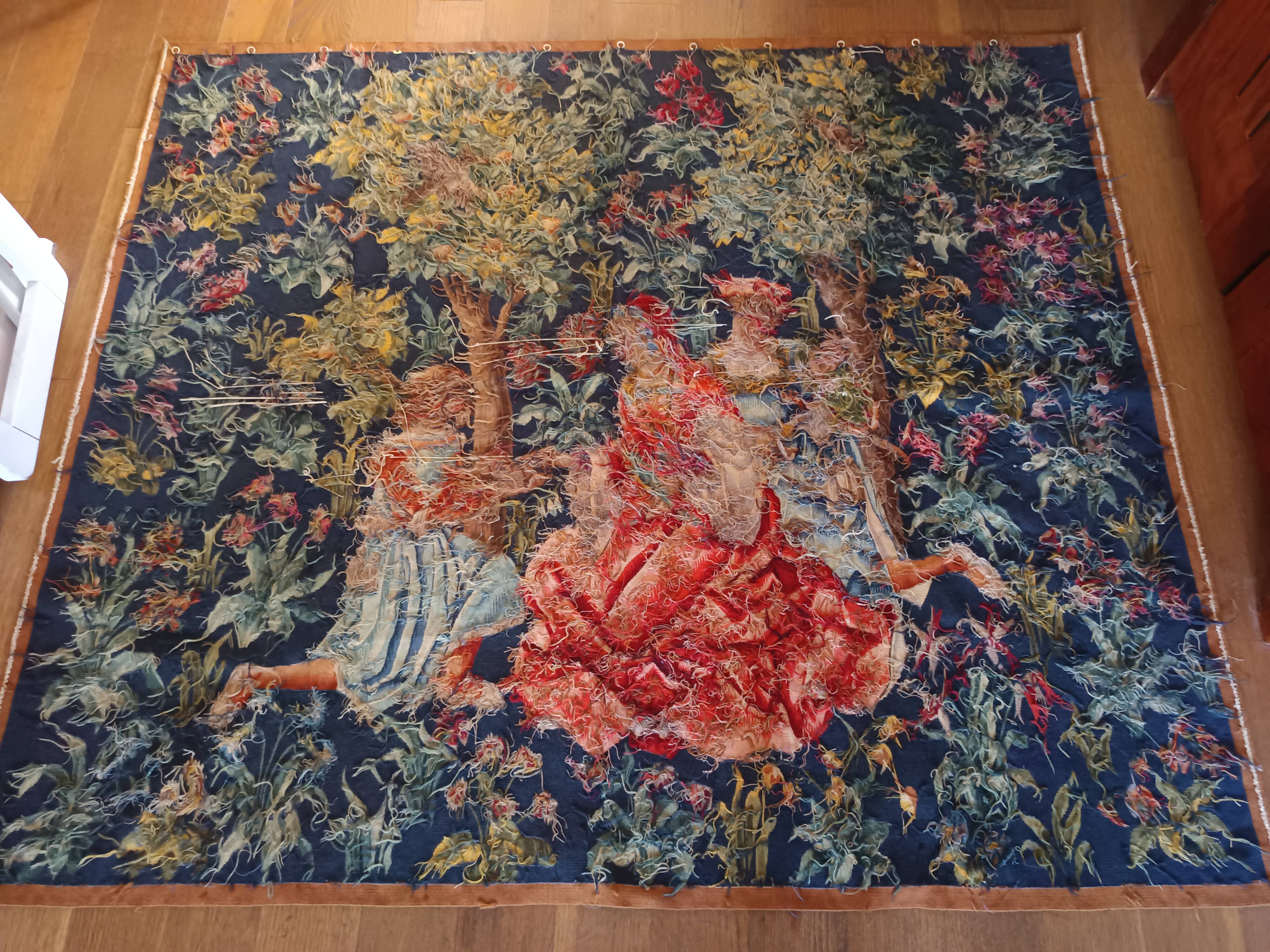 Grande tapisserie Jules Pansu –  La Dame au coffret  – Point d’Halluin
