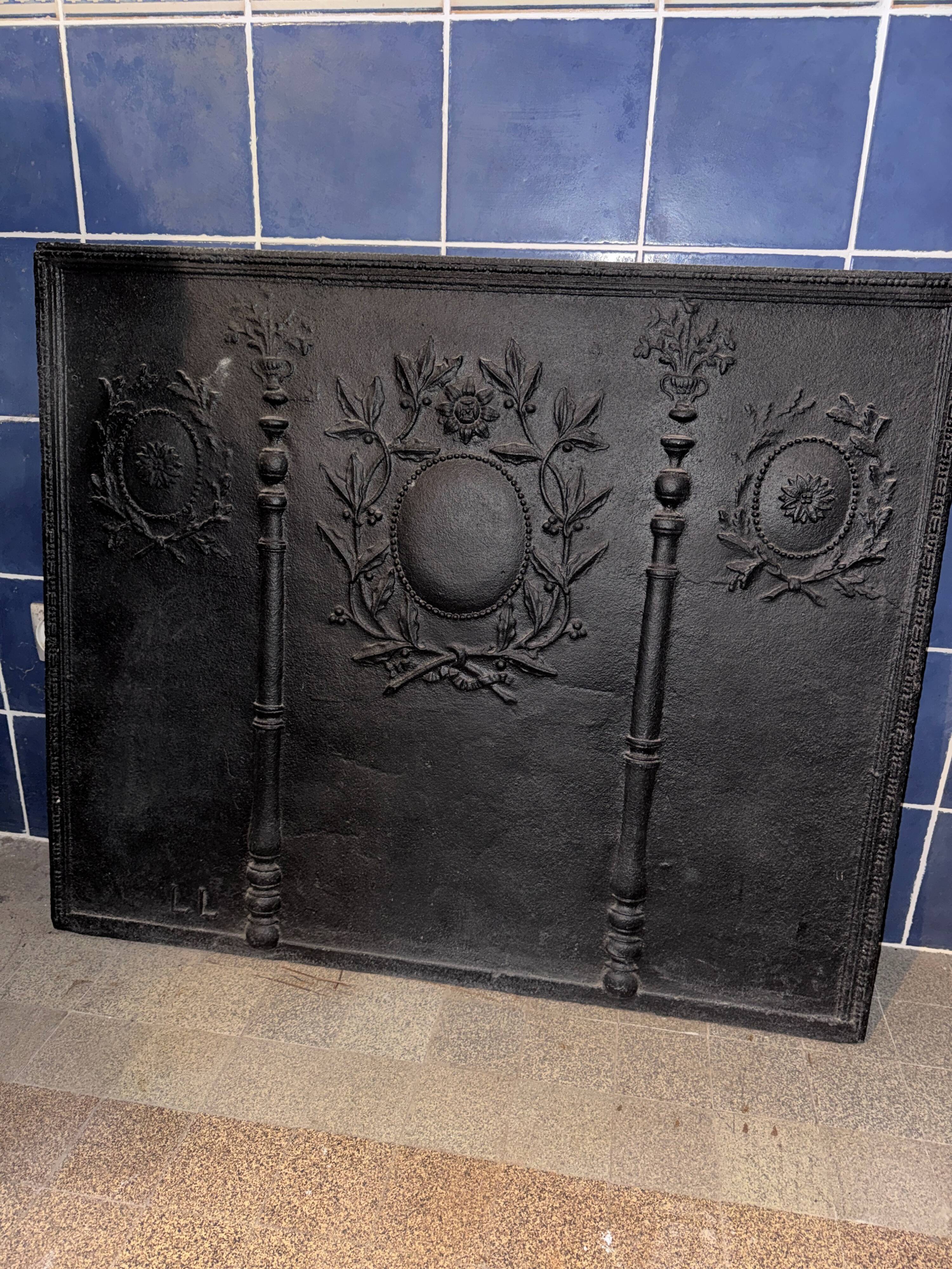 Antique Empire Directoire fireplace plaque circa 1800 cast iron with revolutionary decoration.