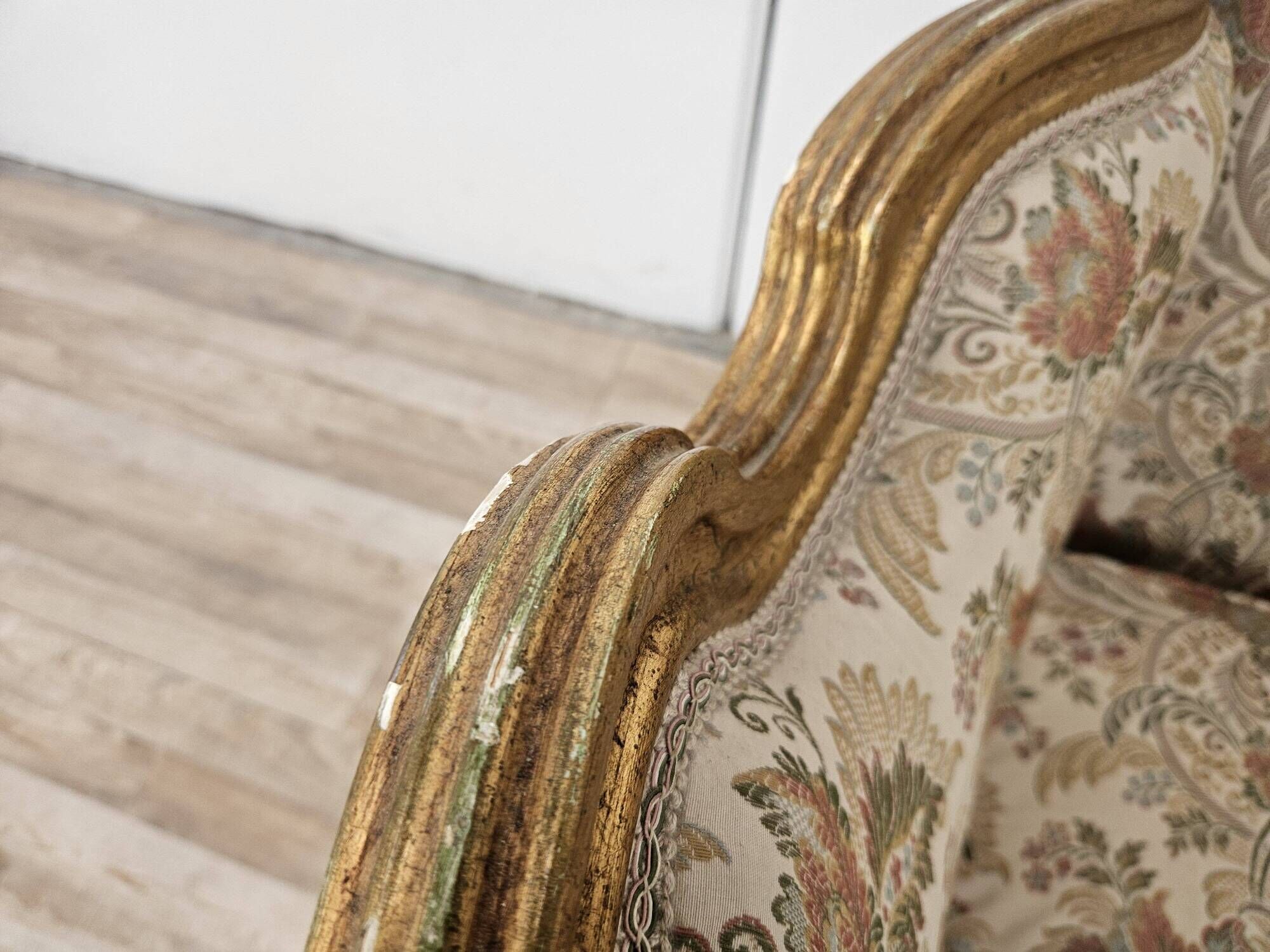 20th Century Italian Baroque Style Sofa in Carved and Gilded Wood