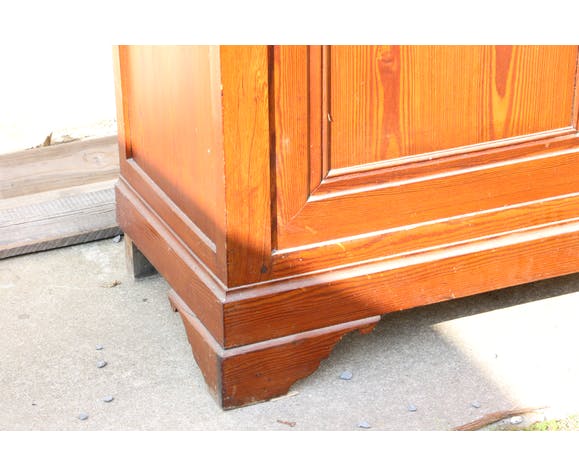 Low wardrobe with closet and drawers