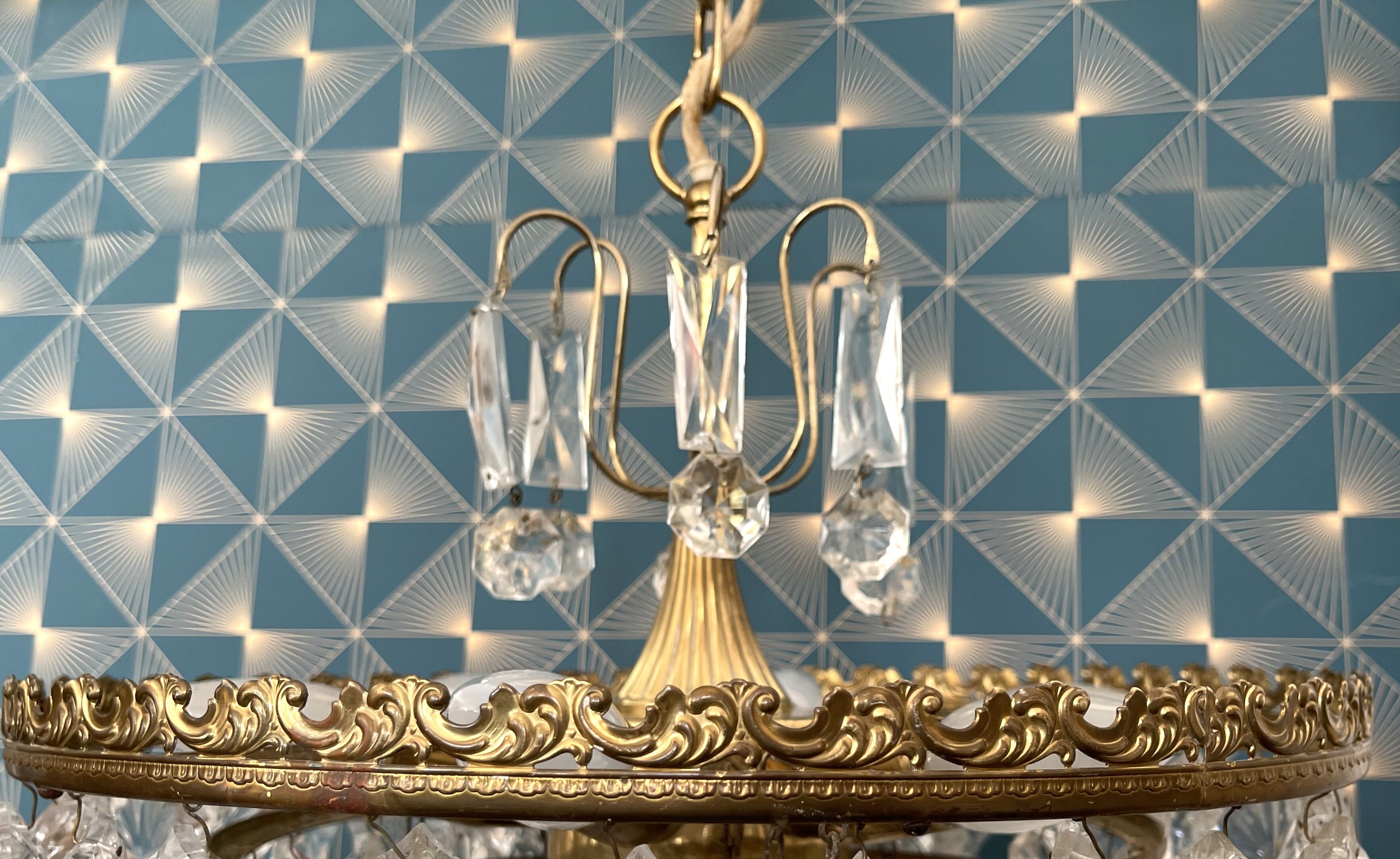 Brass chandelier and glass tassels, 3 floors, 6 burners