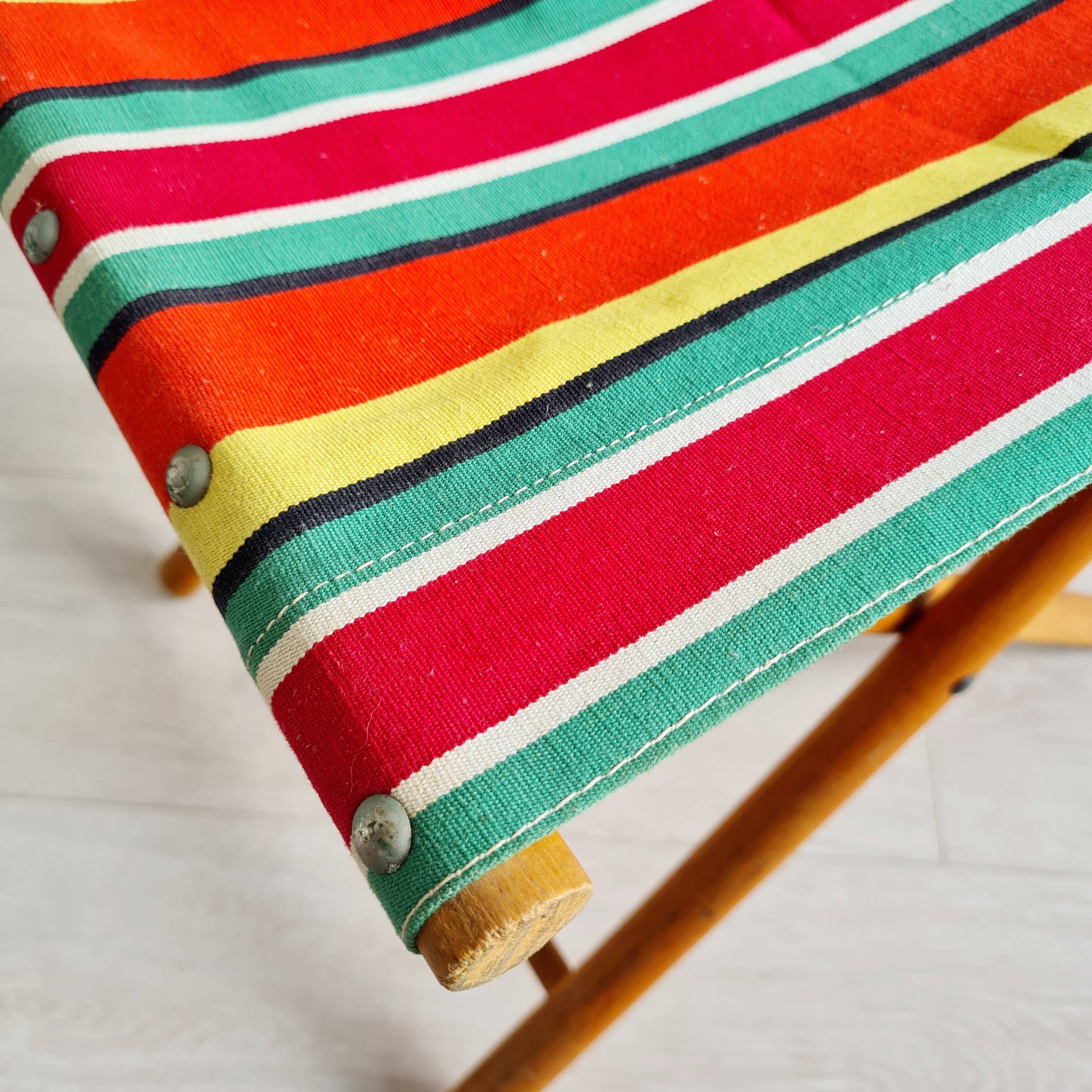 Folding fisherman stool with striped seat