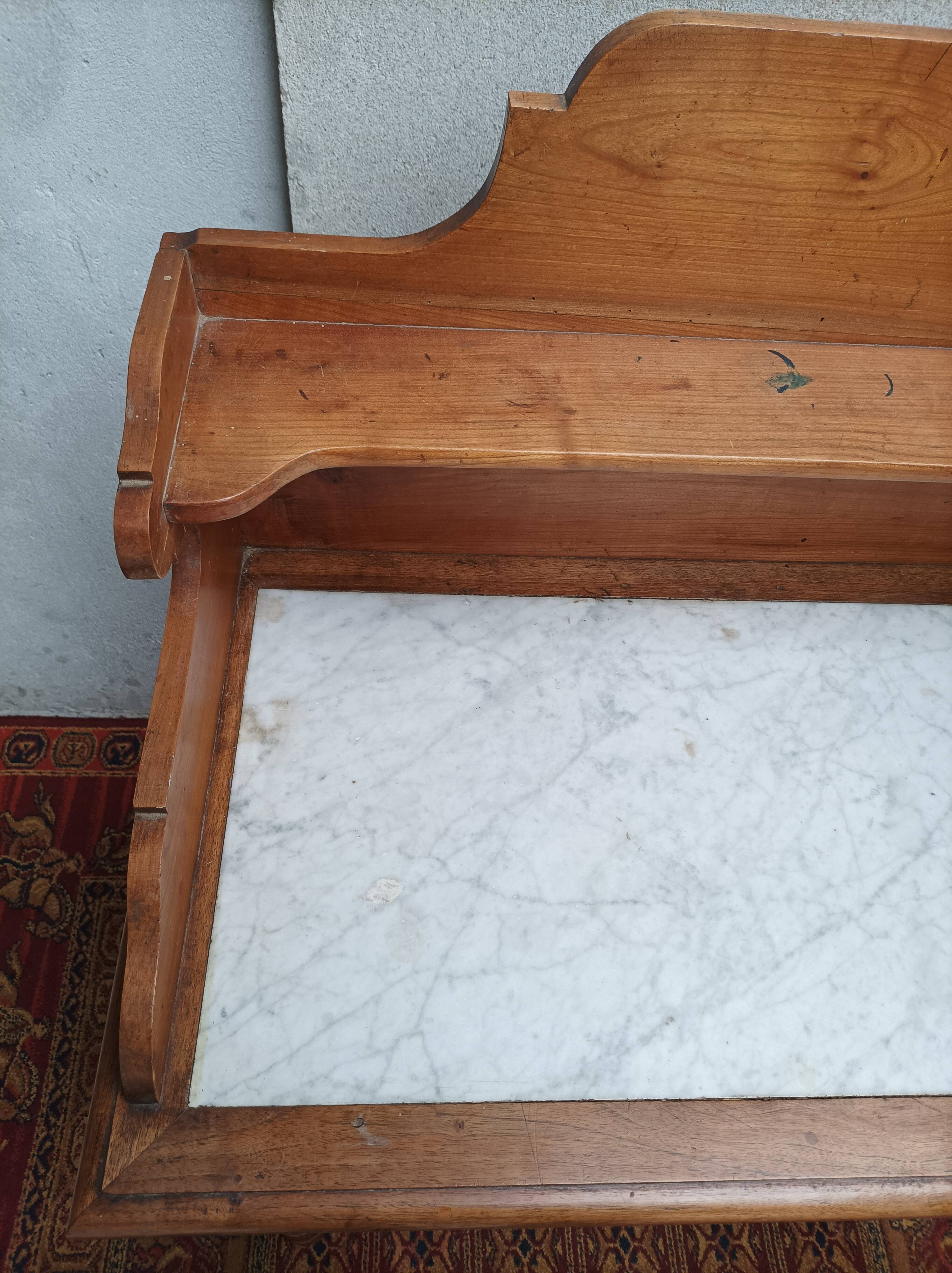 Meuble de toilette en noyer et merisier