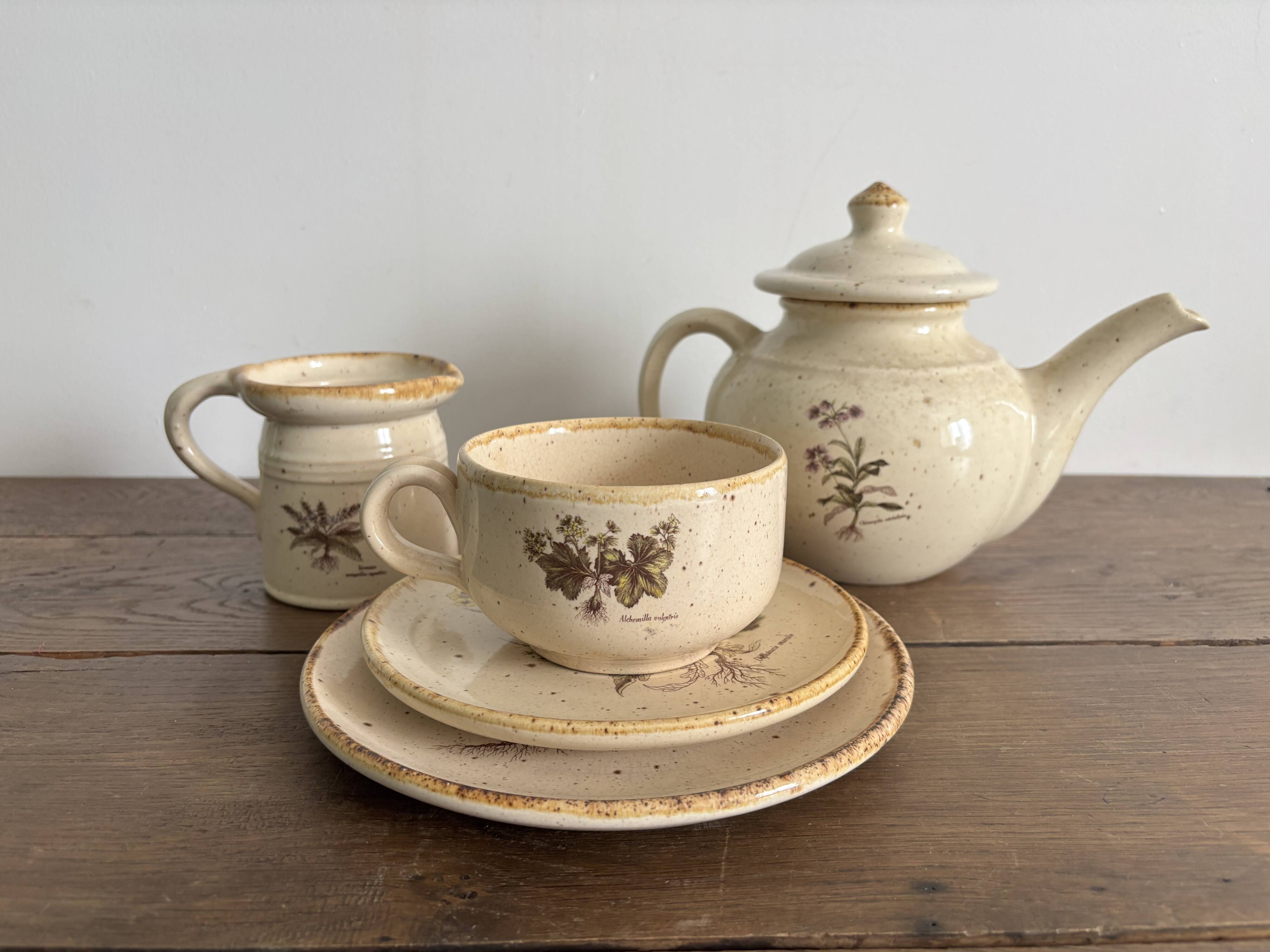 Vintage stoneware set – Botanical decoration / wildflowers – 1970s